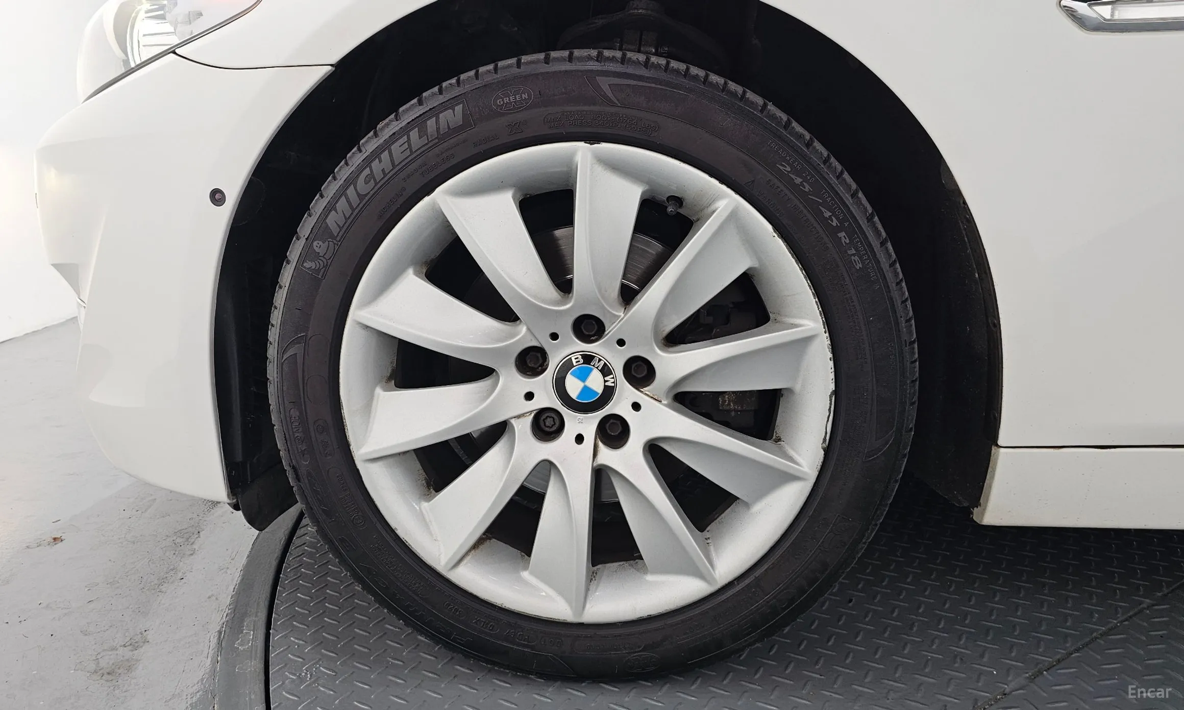 BMW 5 Series (F10) превью 5