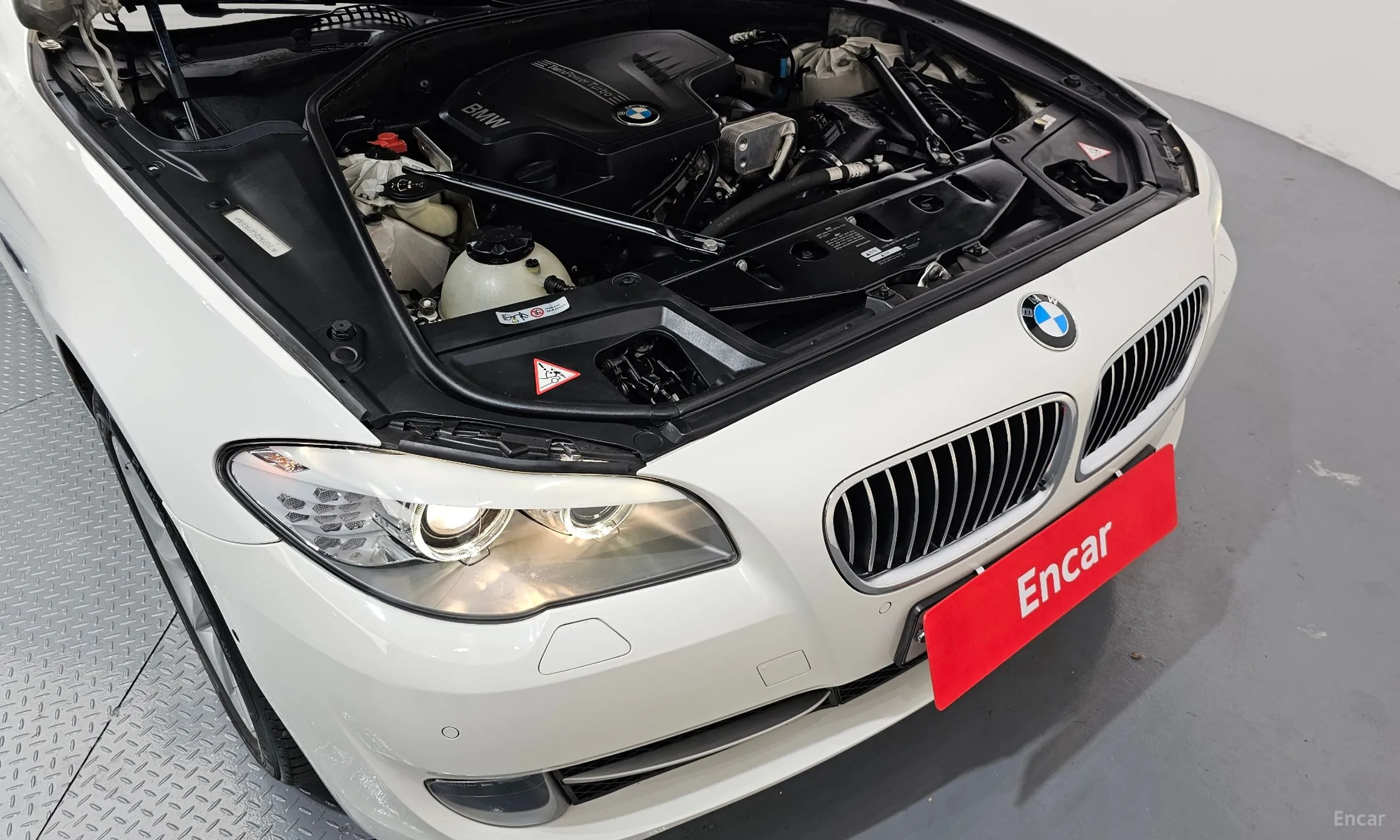 BMW 5 Series (F10) превью 6
