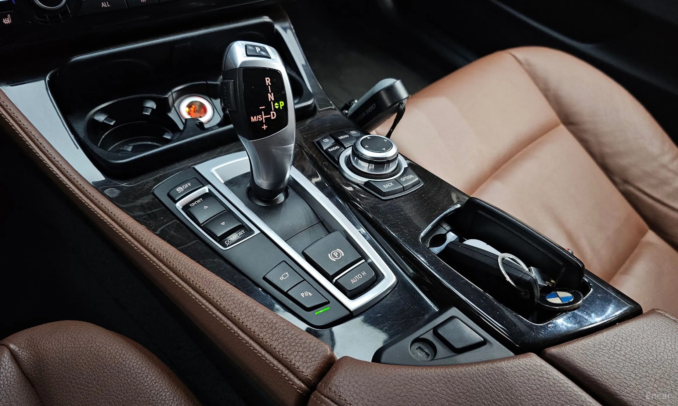 BMW 5 Series (F10) превью 9