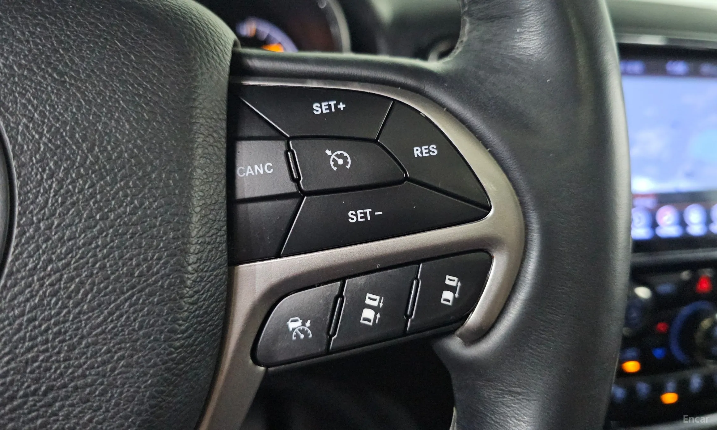 Jeep Grand Cherokee превью 18