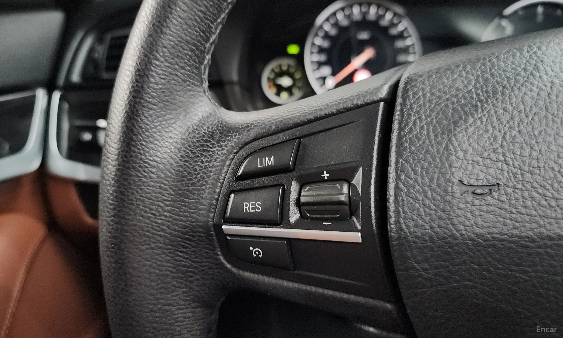 BMW 5 Series (F10) превью 16