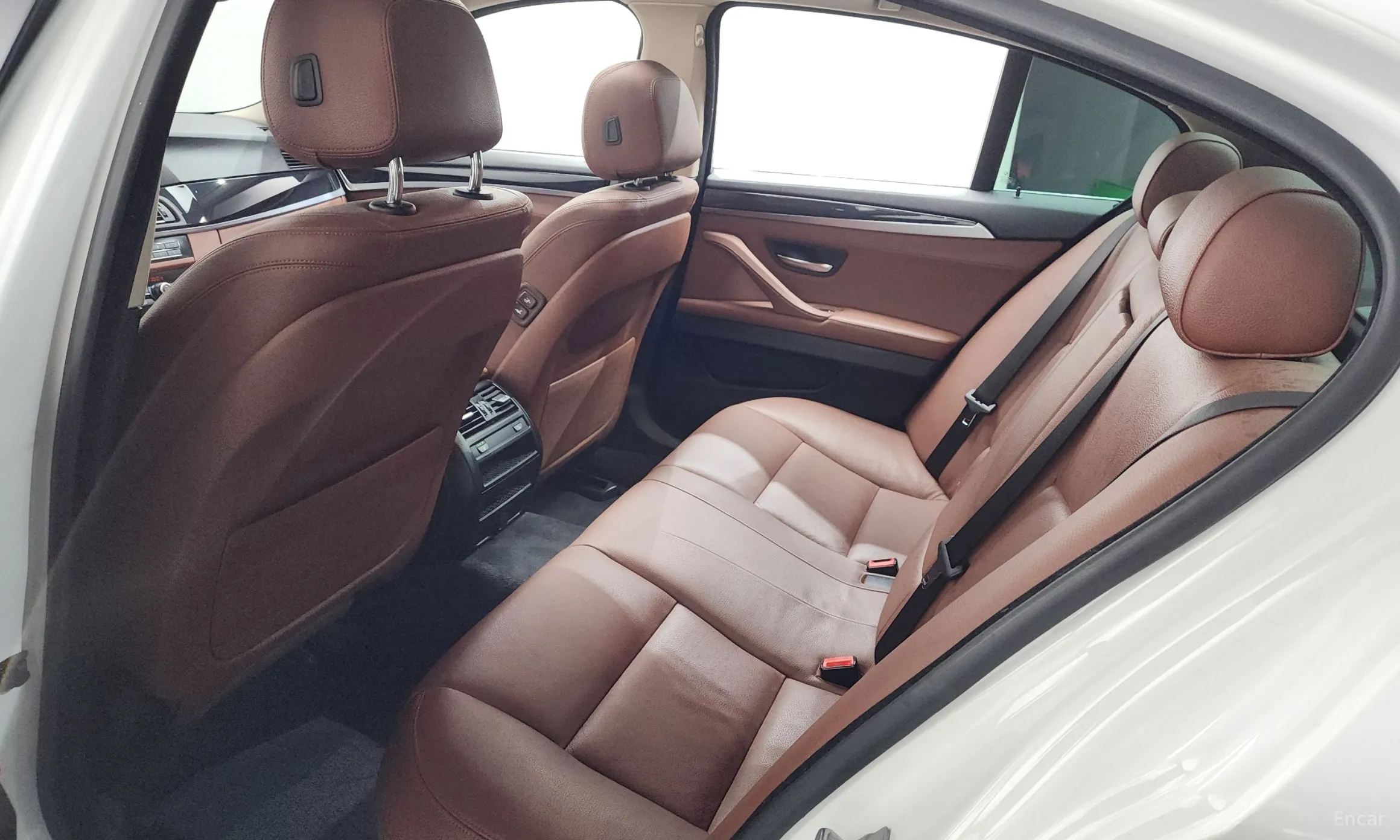 BMW 5 Series (F10) превью 20