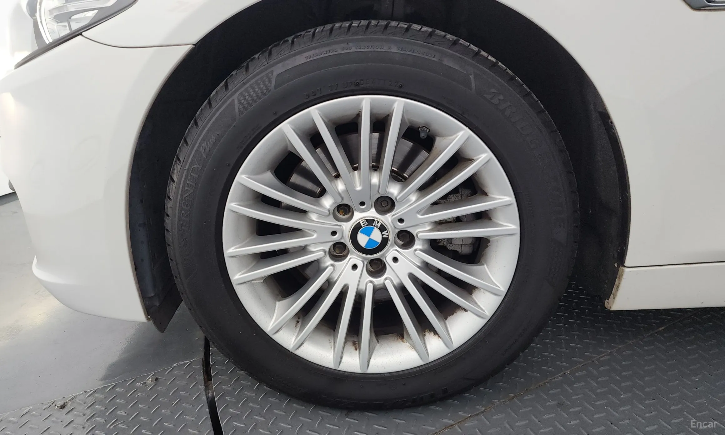 BMW 5 Series (F10) превью 5