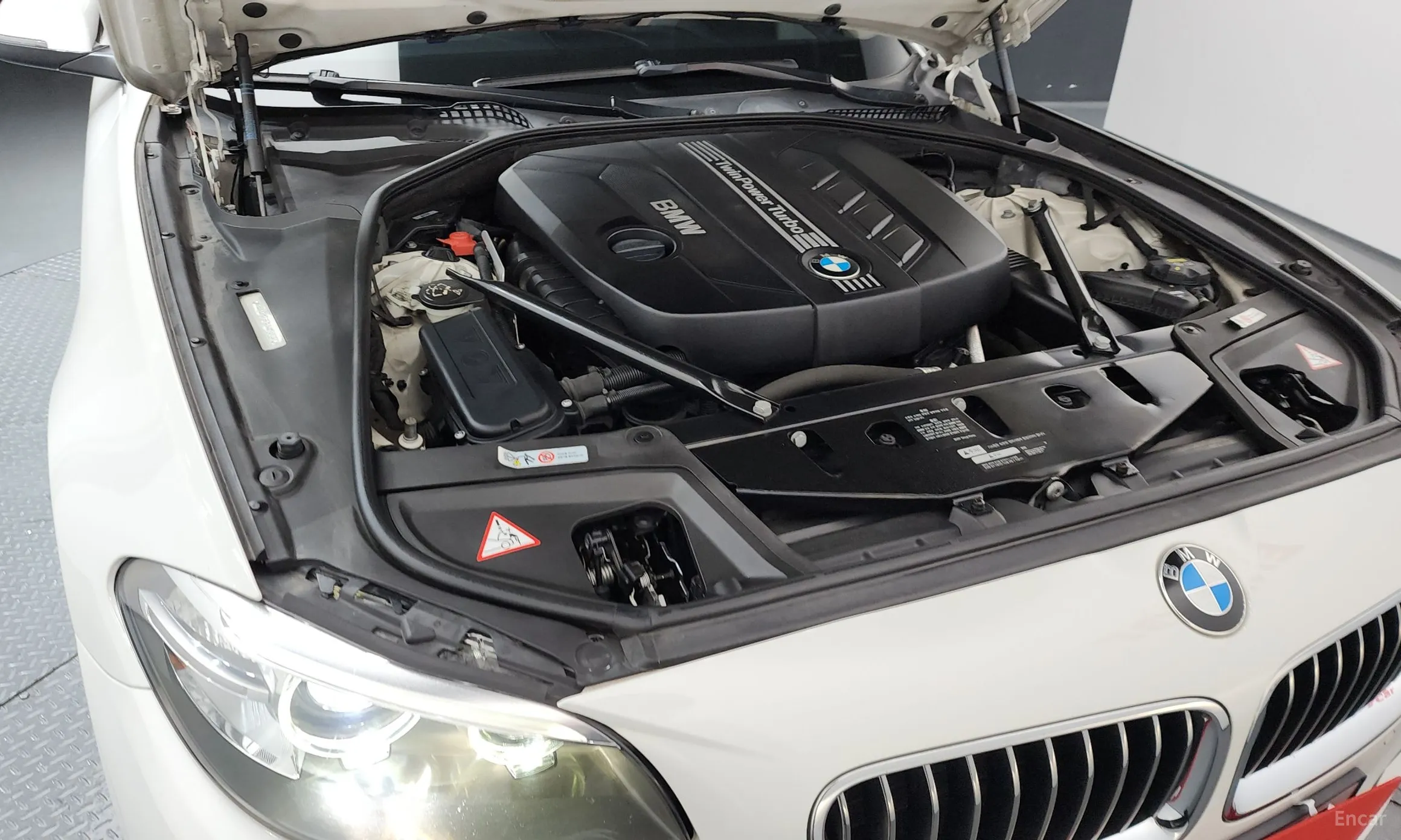 BMW 5 Series (F10) превью 6
