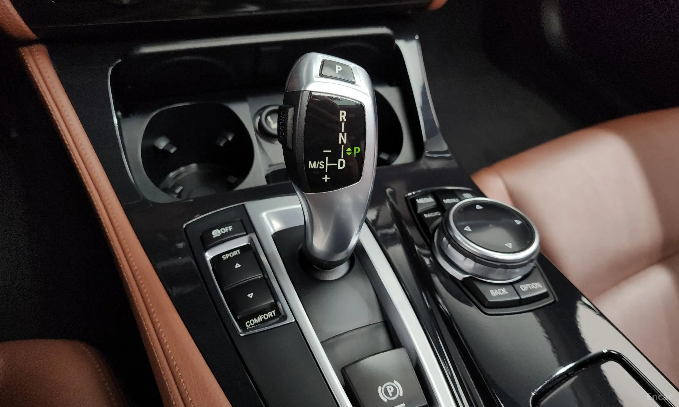 BMW 5 Series (F10) превью 9