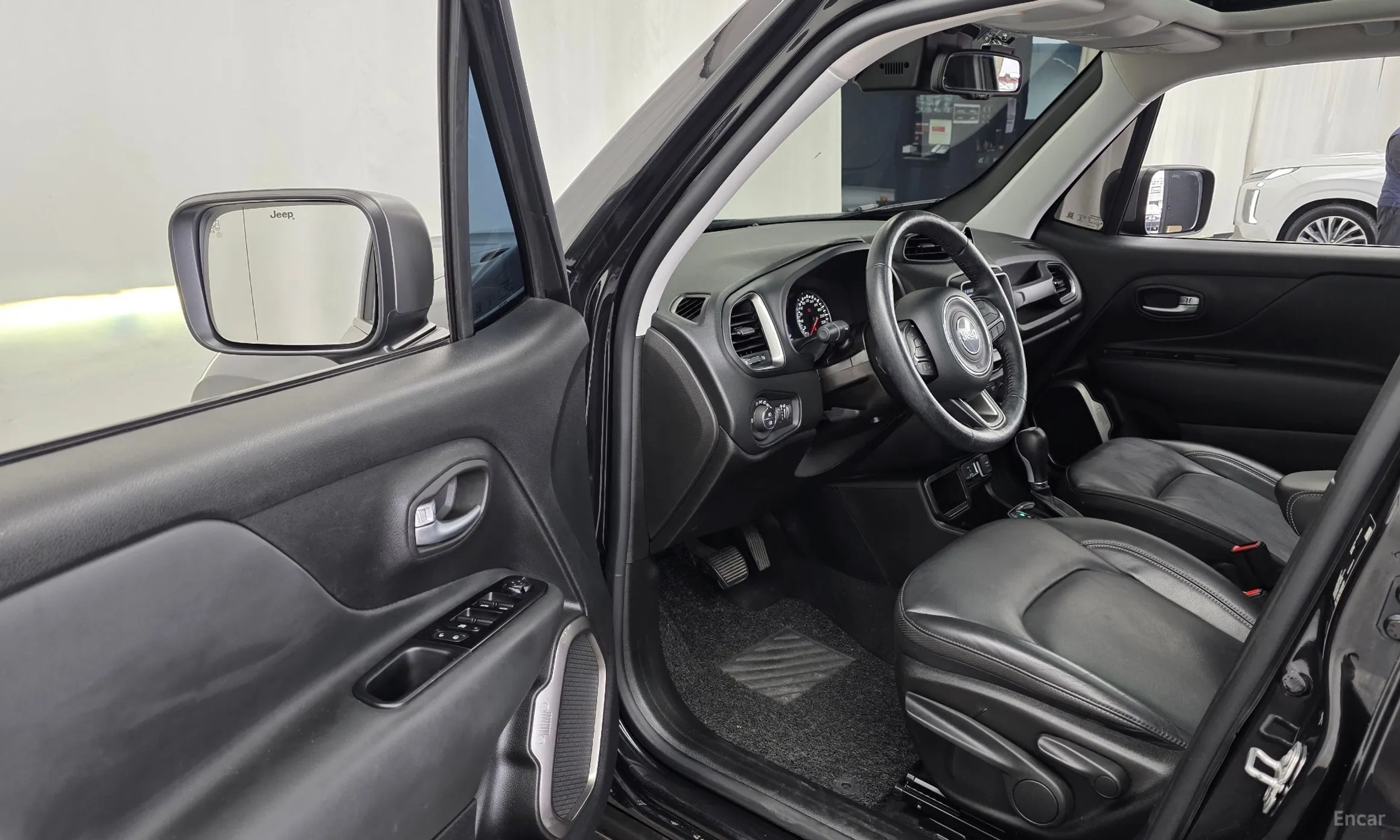Jeep Renegade превью 10