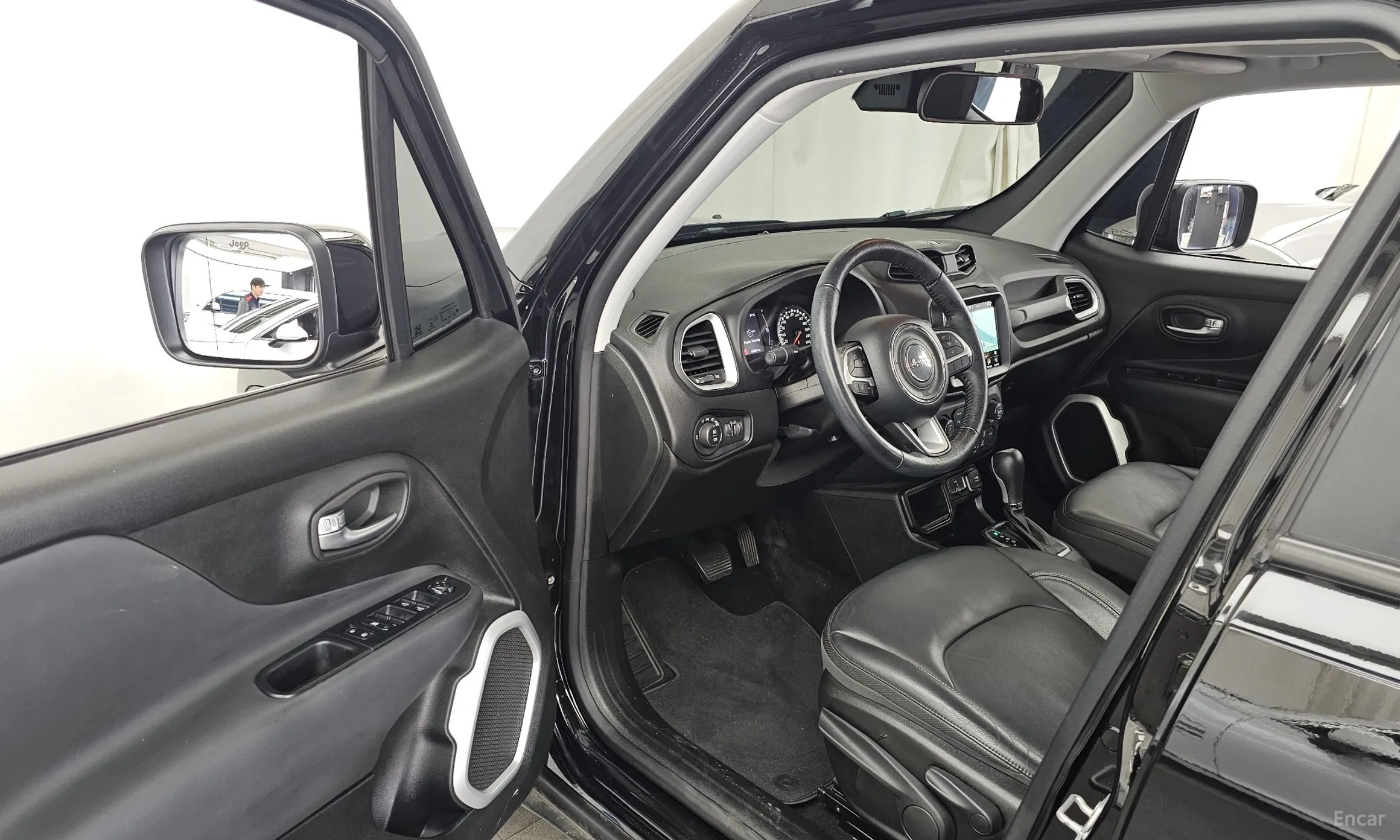 Jeep Renegade превью 10