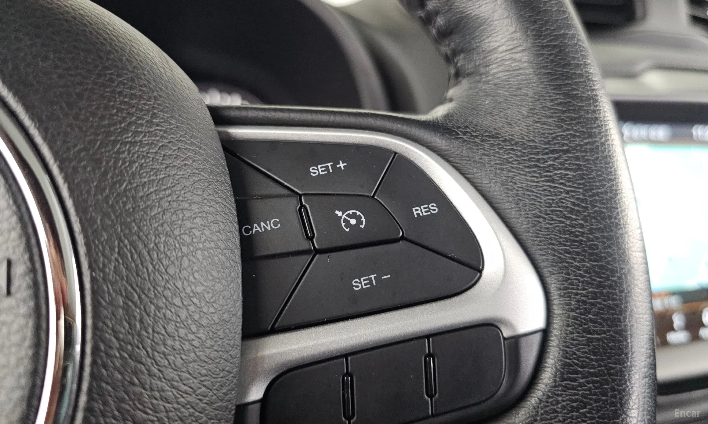Jeep Renegade превью 19