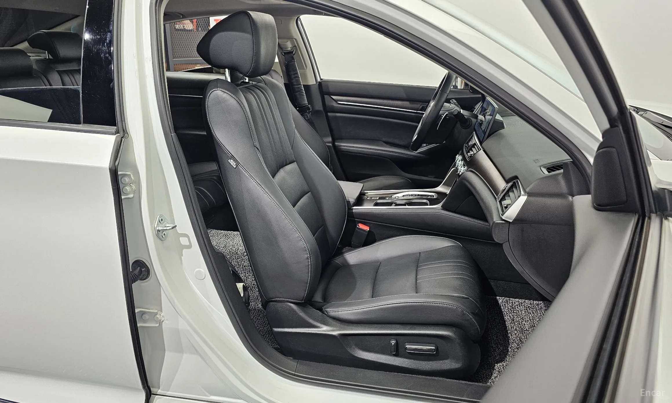Honda Accord 10th Generation превью 12