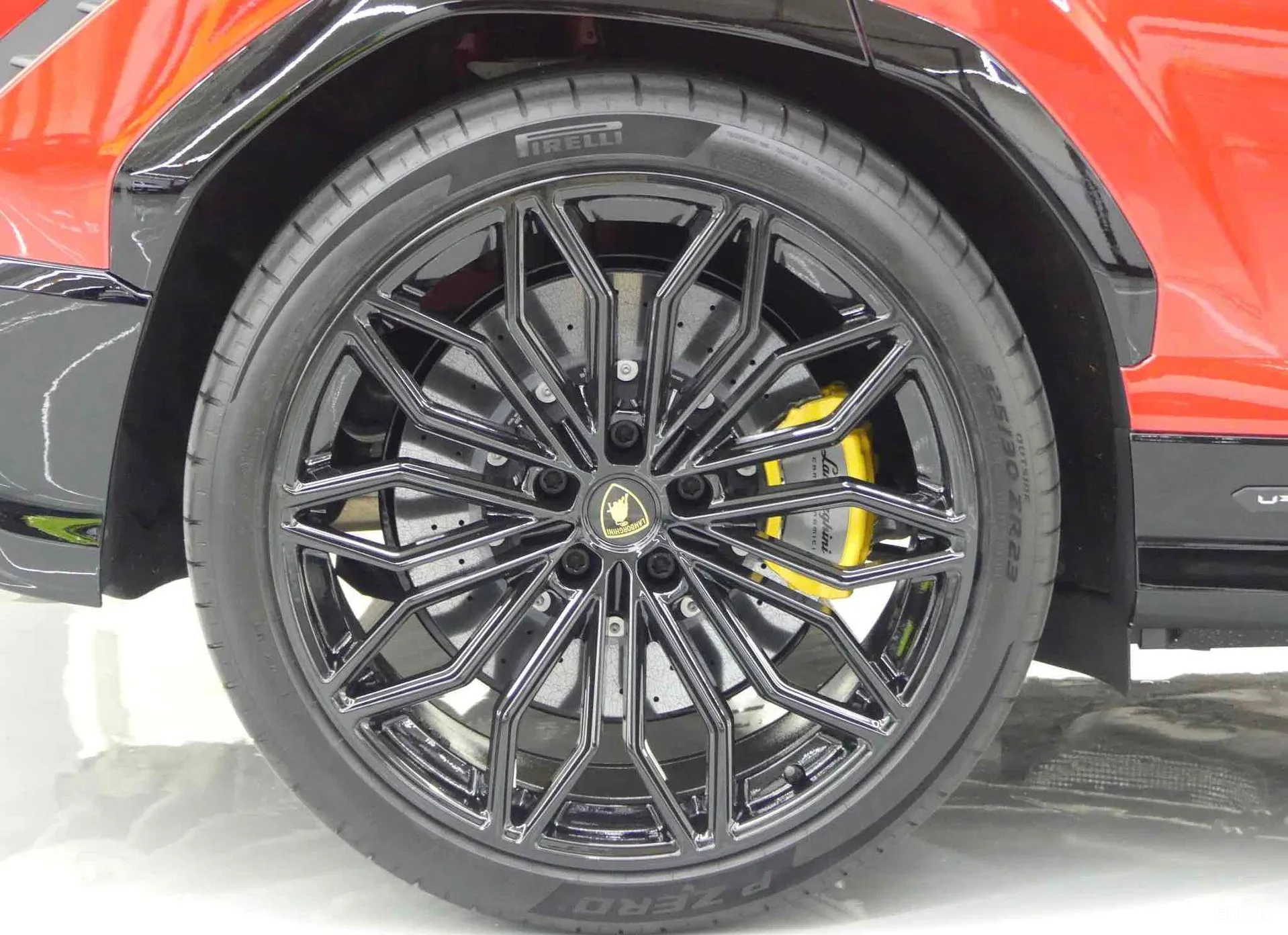 Lamborghini Urus превью 10