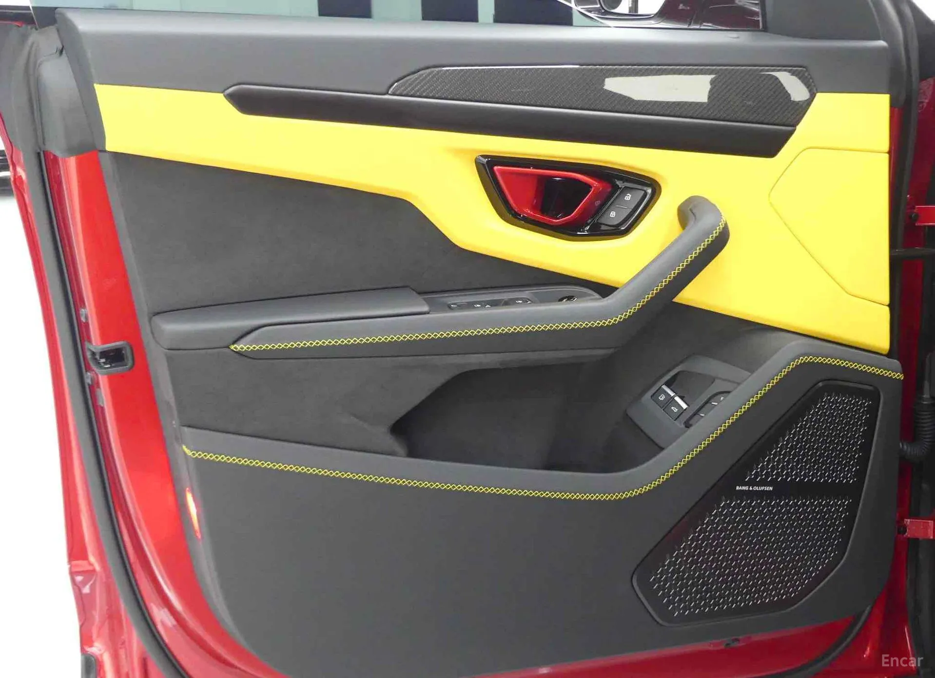 Lamborghini Urus превью 13