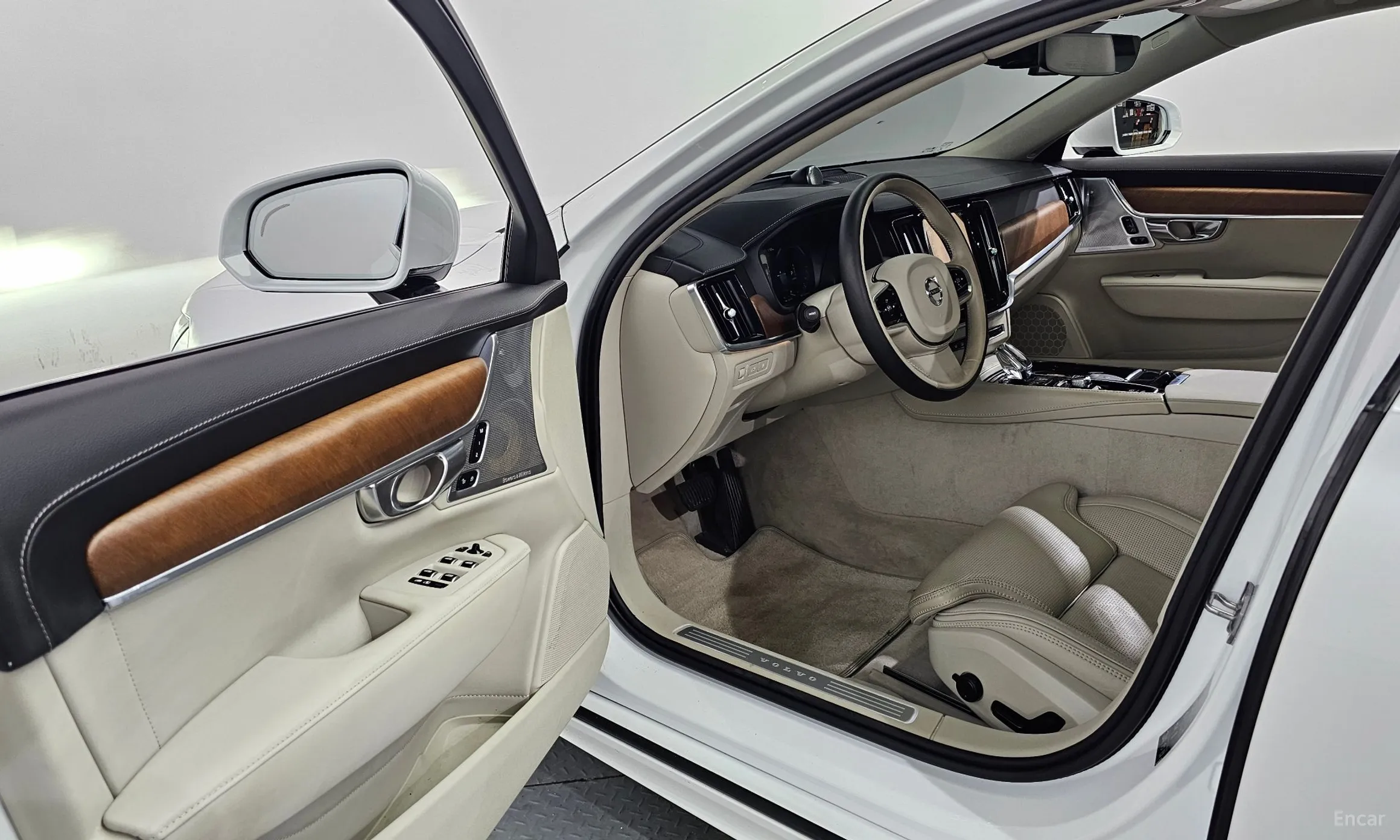 Volvo S90 превью 10