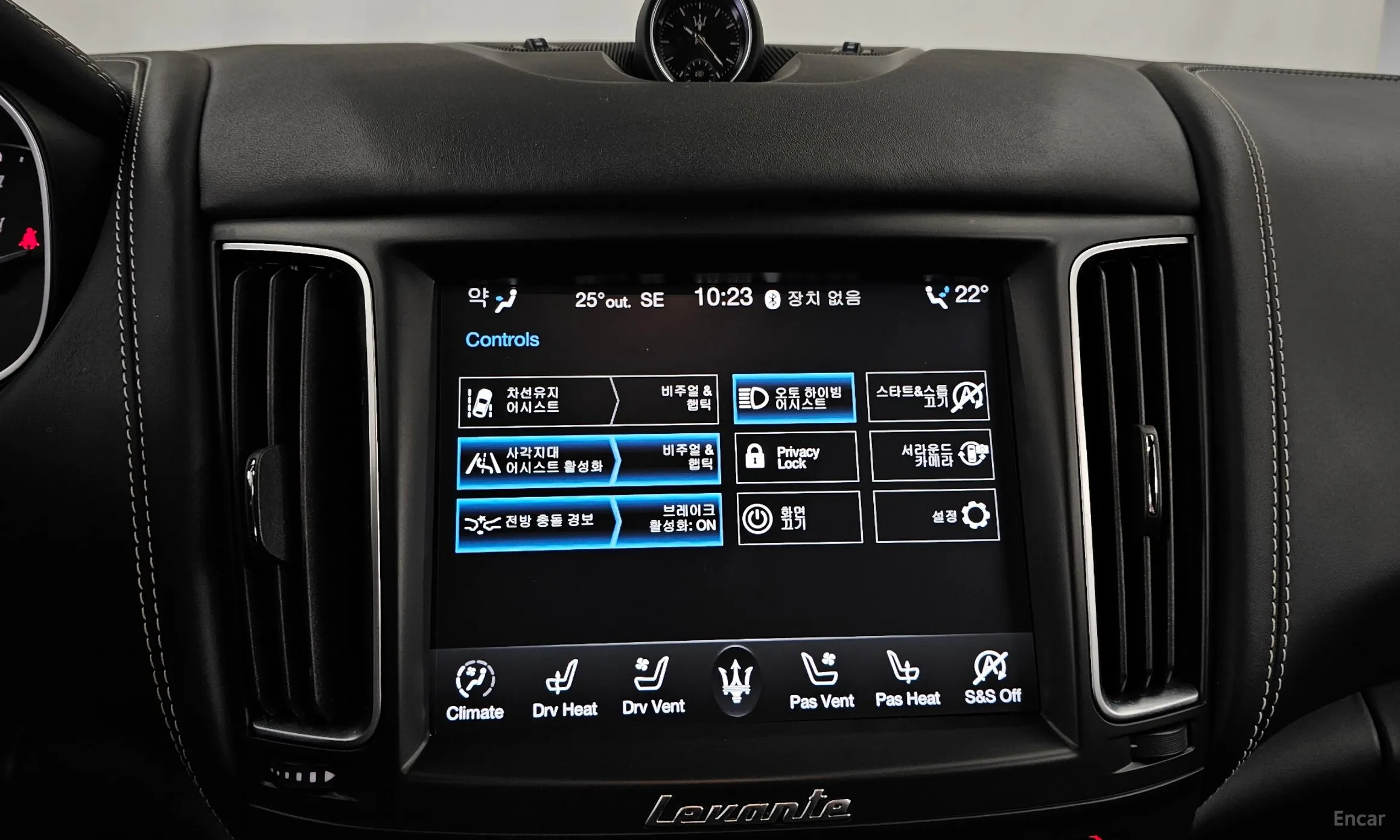 Maserati Levante превью 16