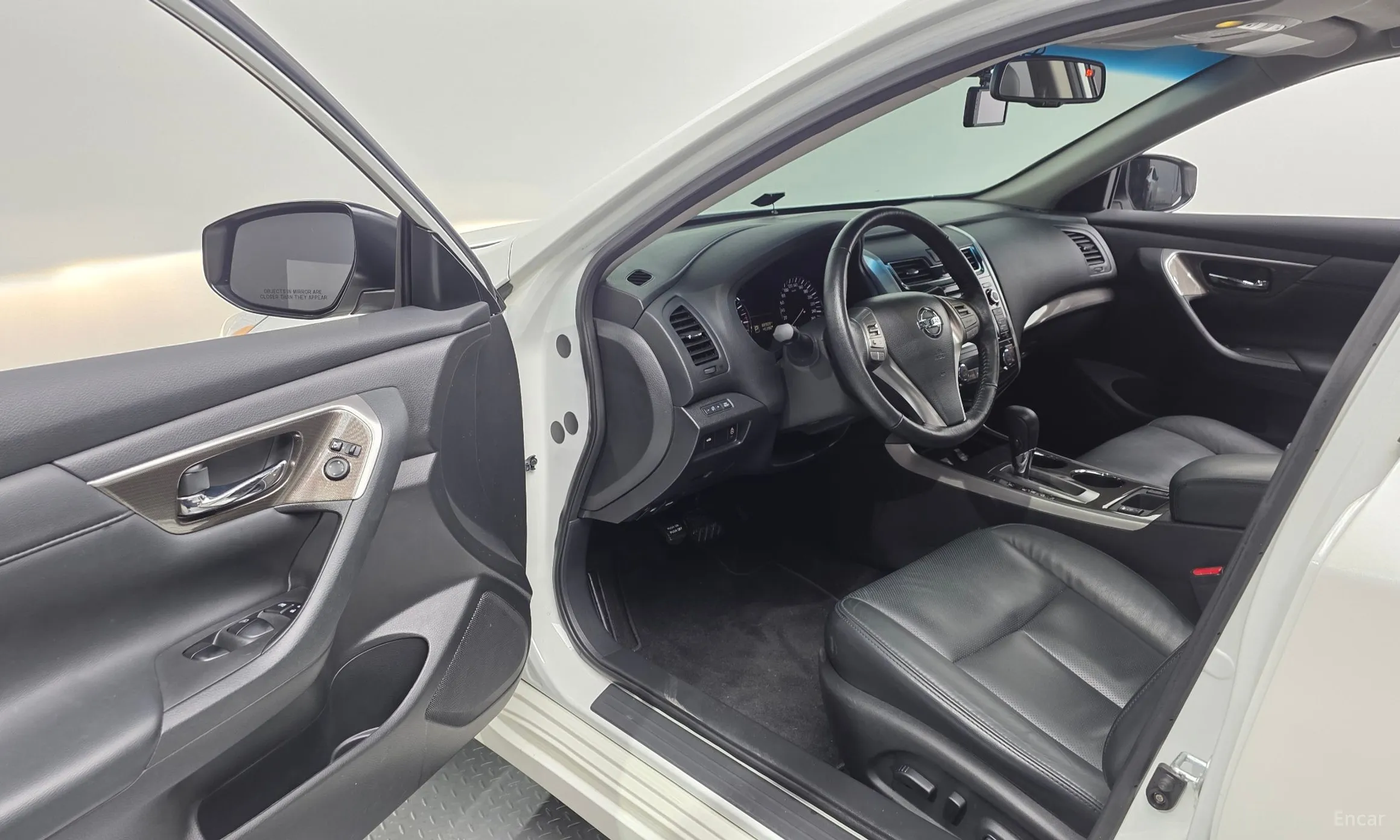 Nissan Altima превью 10