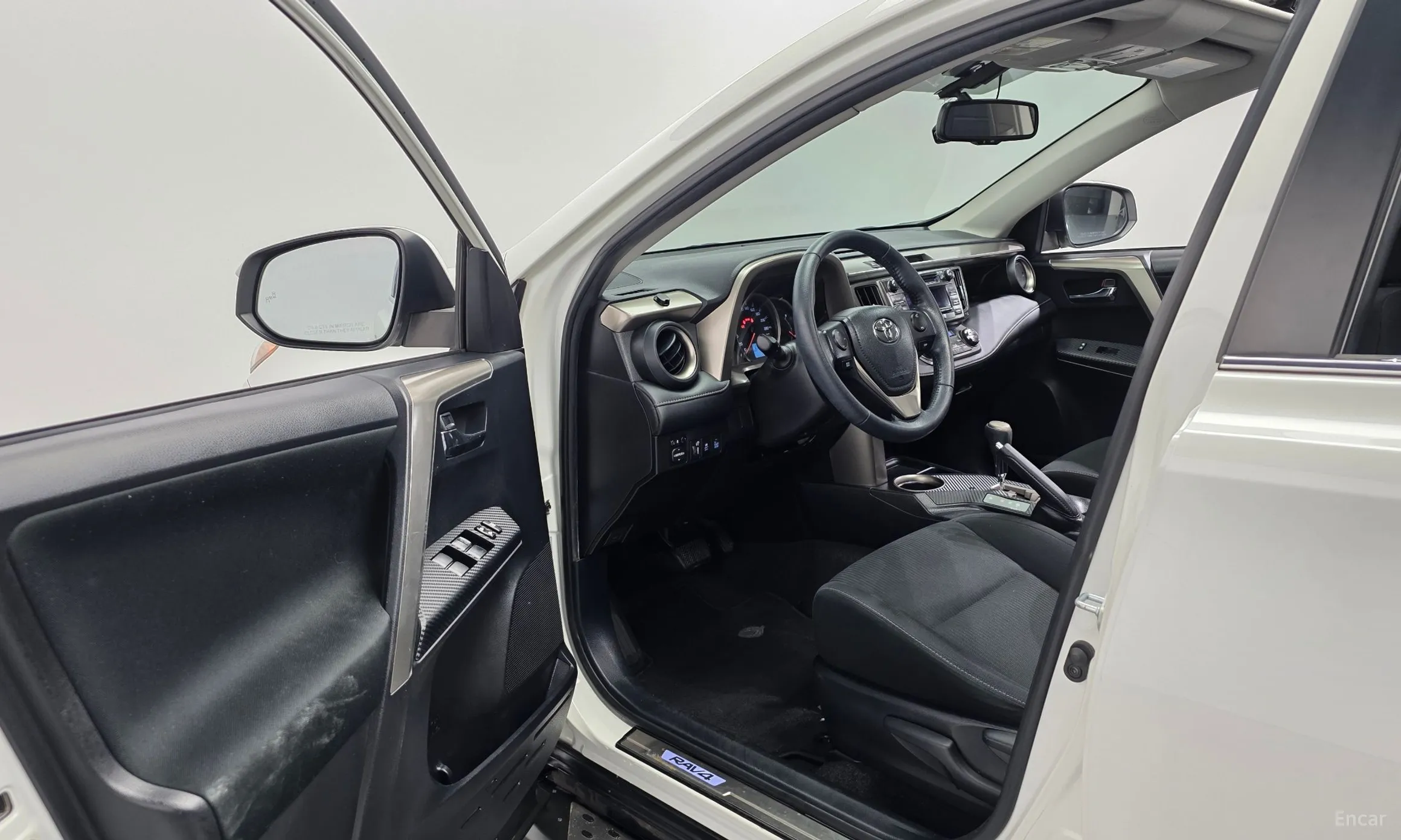 Toyota RAV4 превью 10