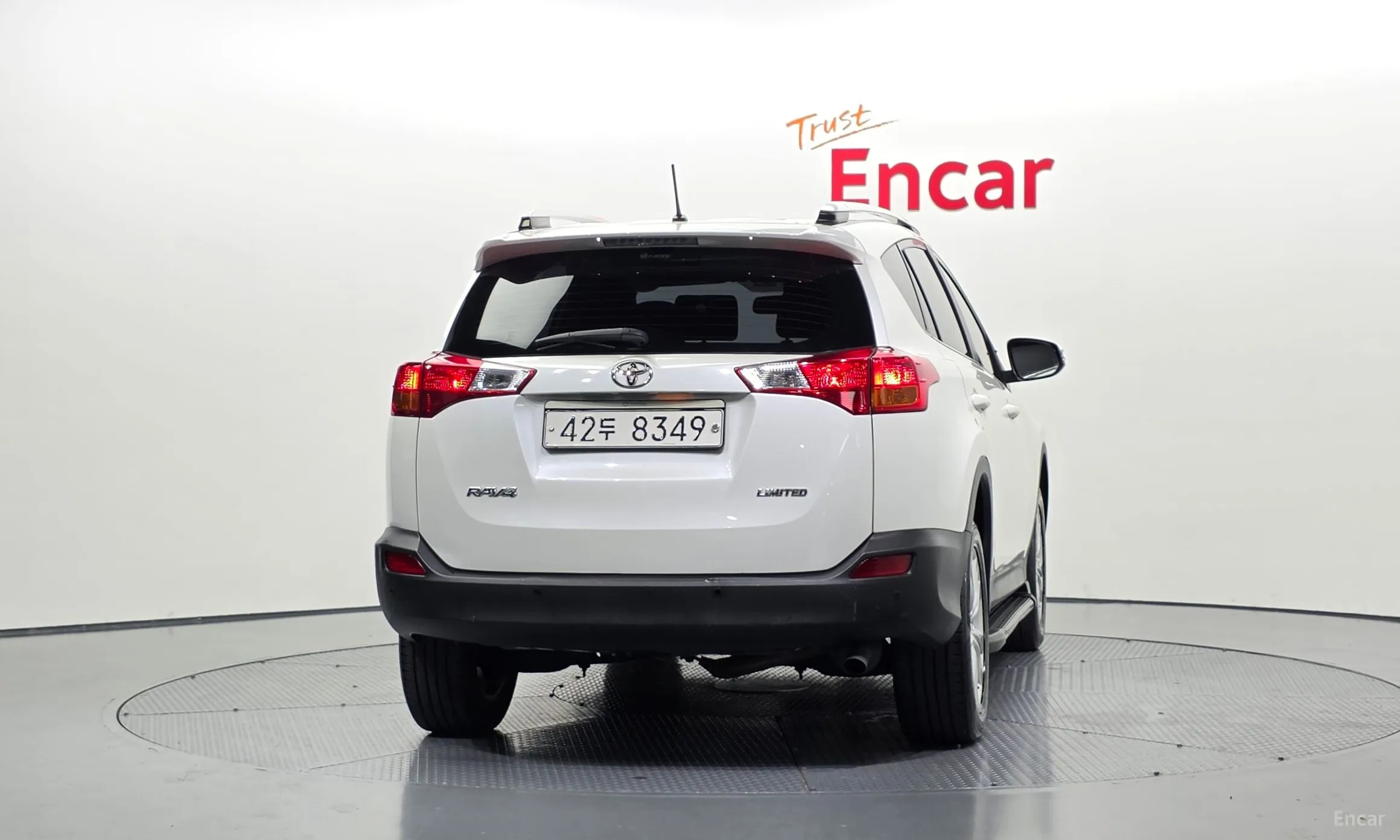 Toyota RAV4 превью 4