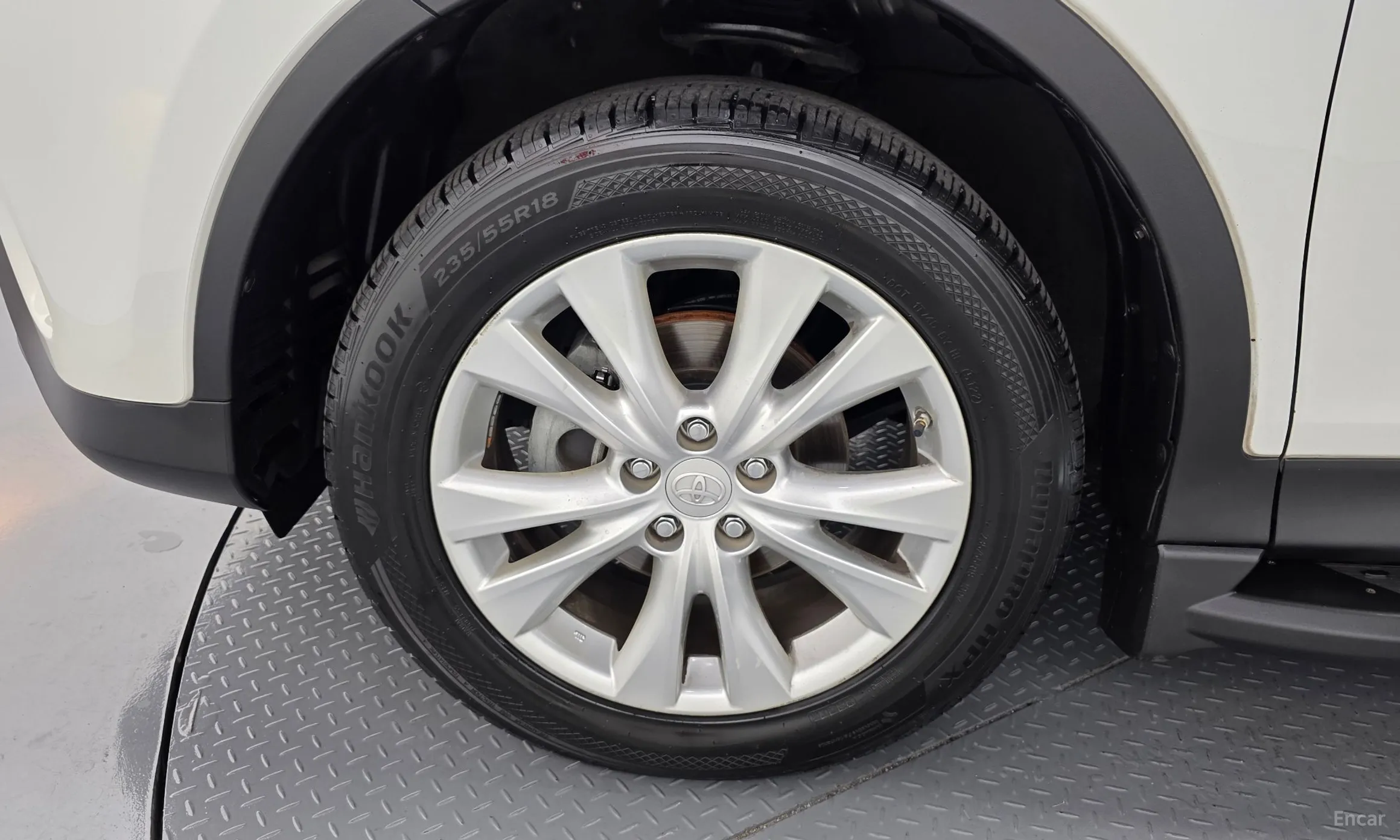 Toyota RAV4 превью 5