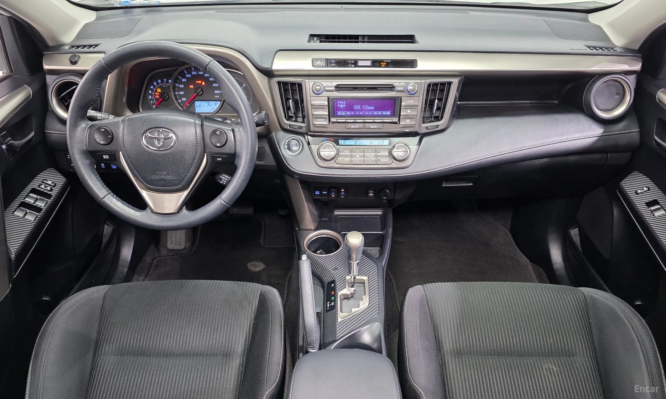 Toyota RAV4 превью 7