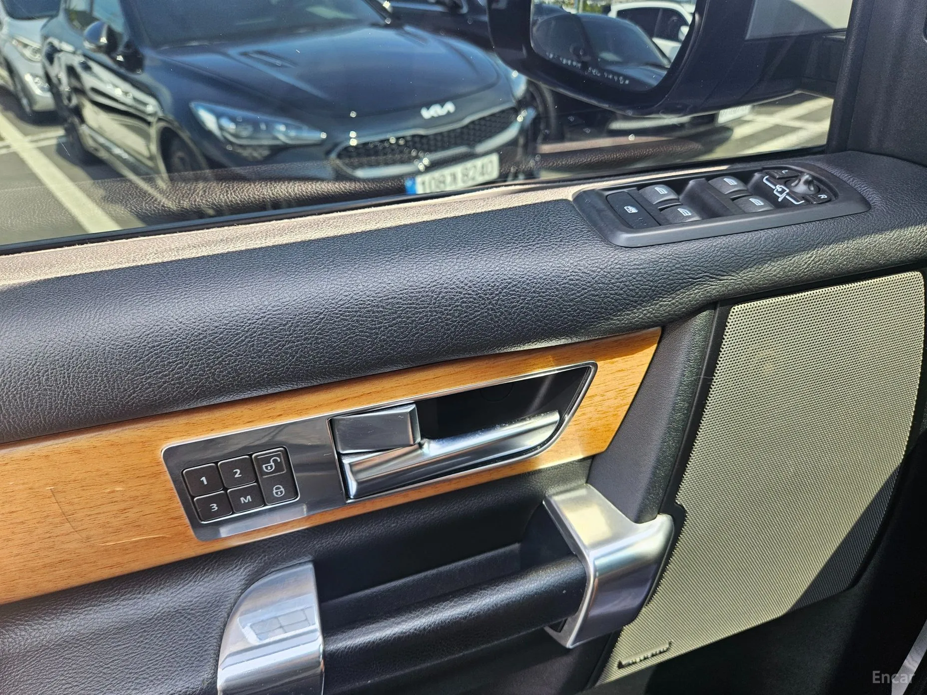 Land Rover Discovery 4 превью 13