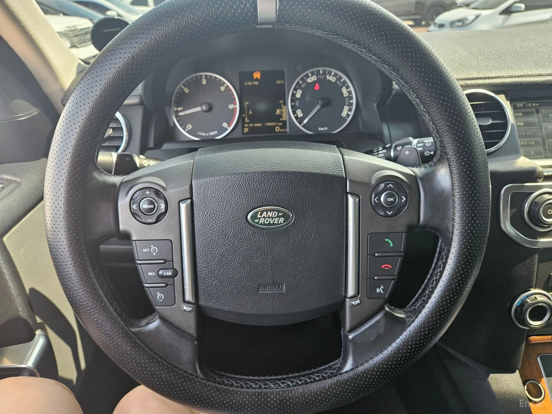 Land Rover Discovery 4 превью 15