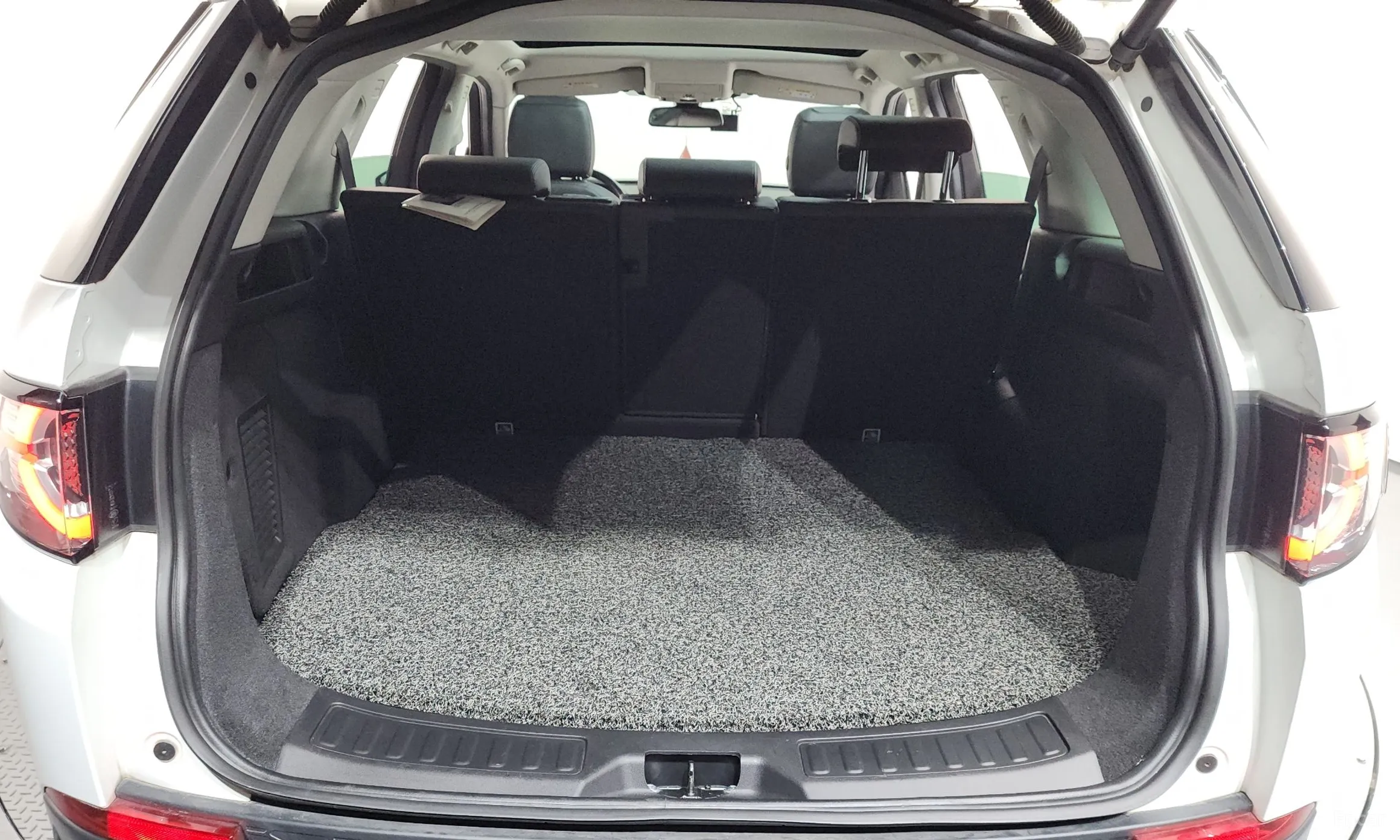 Land Rover Discovery Sports превью 19