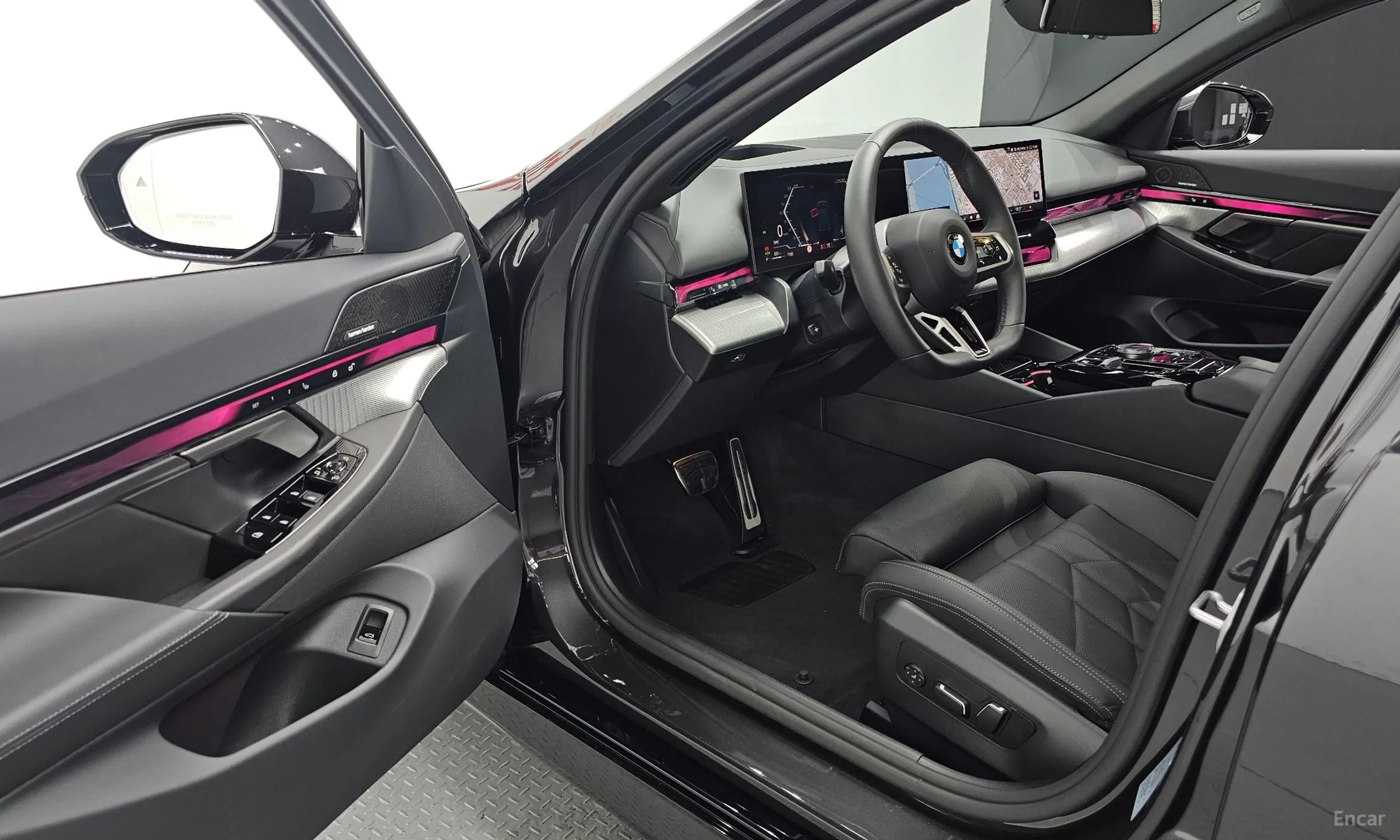 BMW 5 Series (G60) превью 11