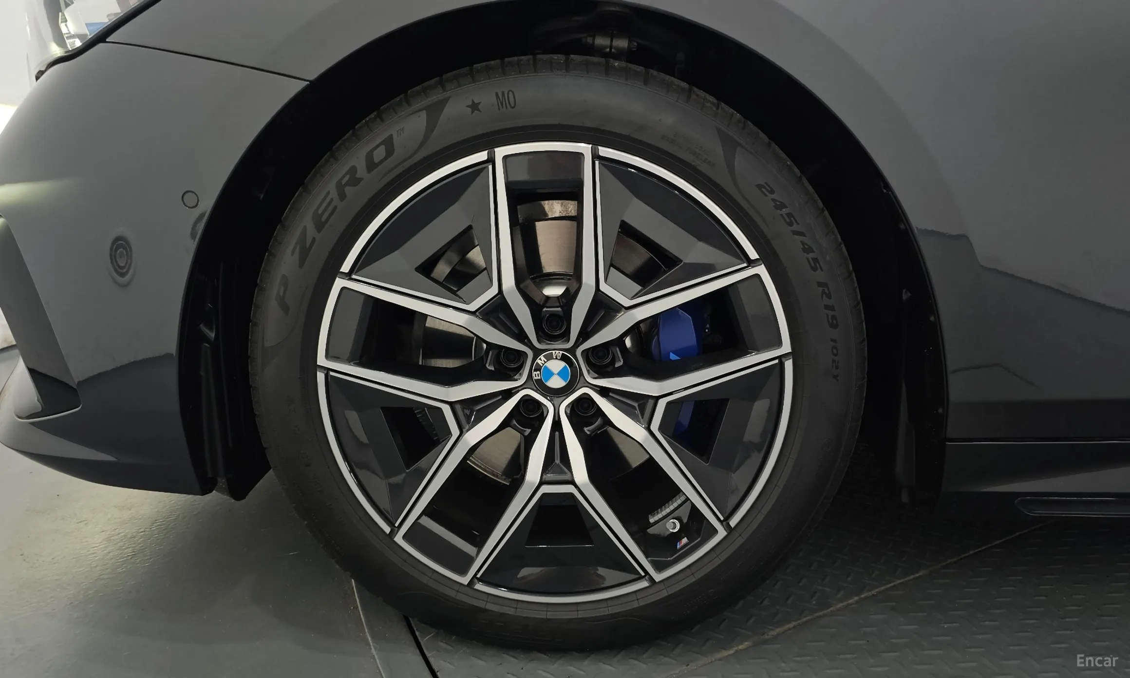 BMW 5 Series (G60) превью 5
