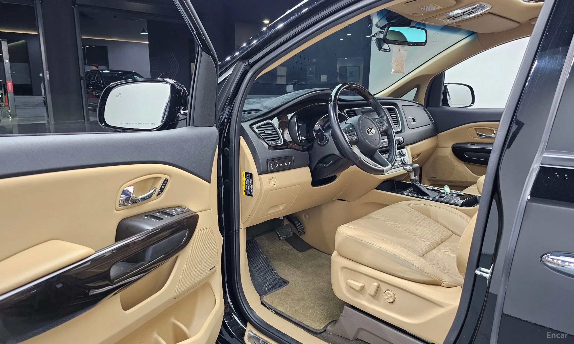 Kia Carnival превью 10