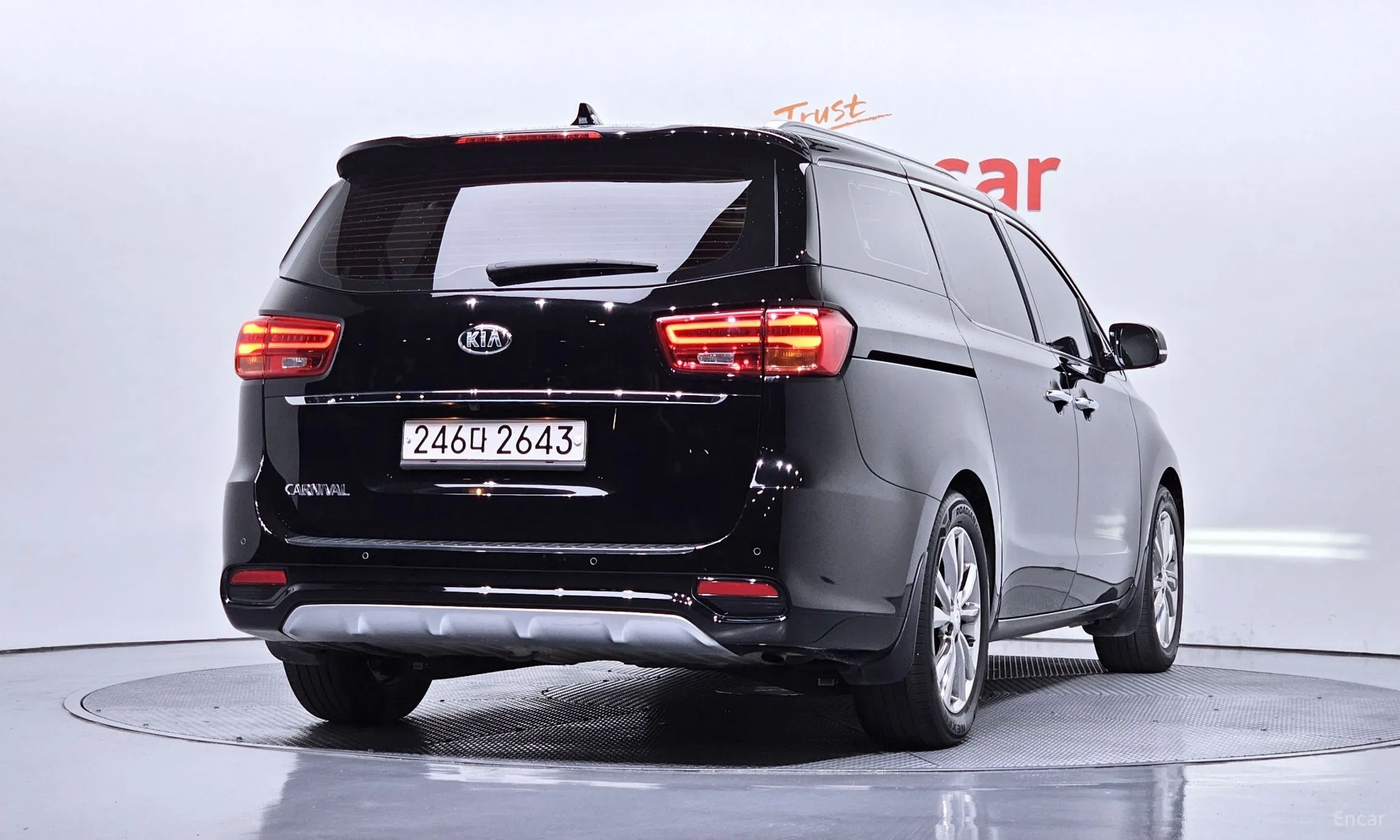 Kia Carnival превью 2