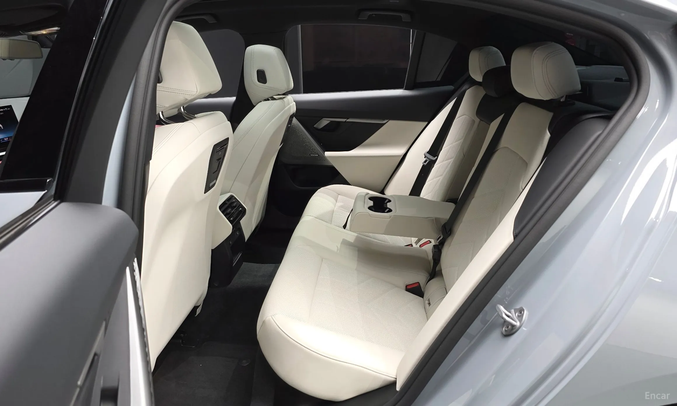 BMW 5 Series (G60) превью 12