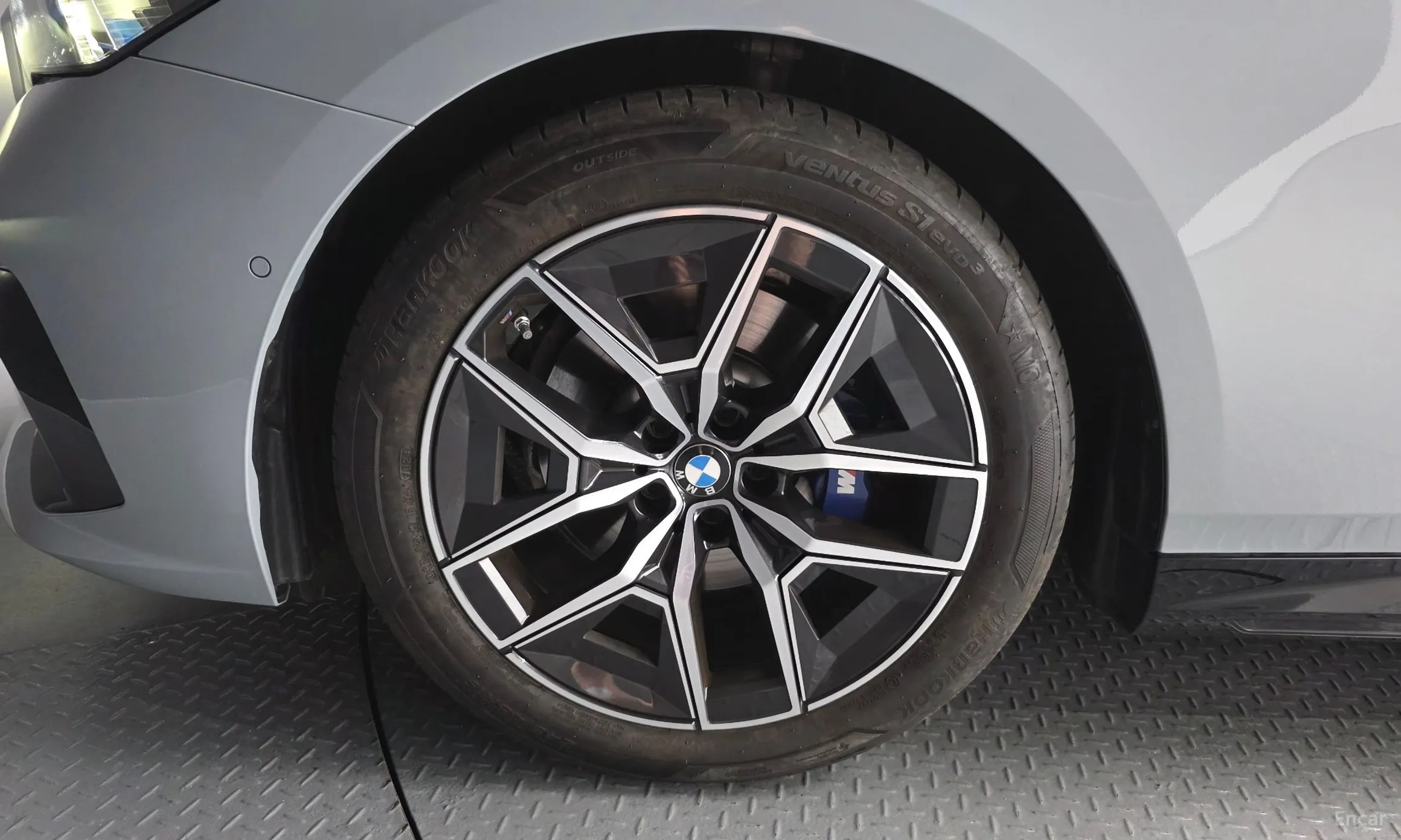 BMW 5 Series (G60) превью 5