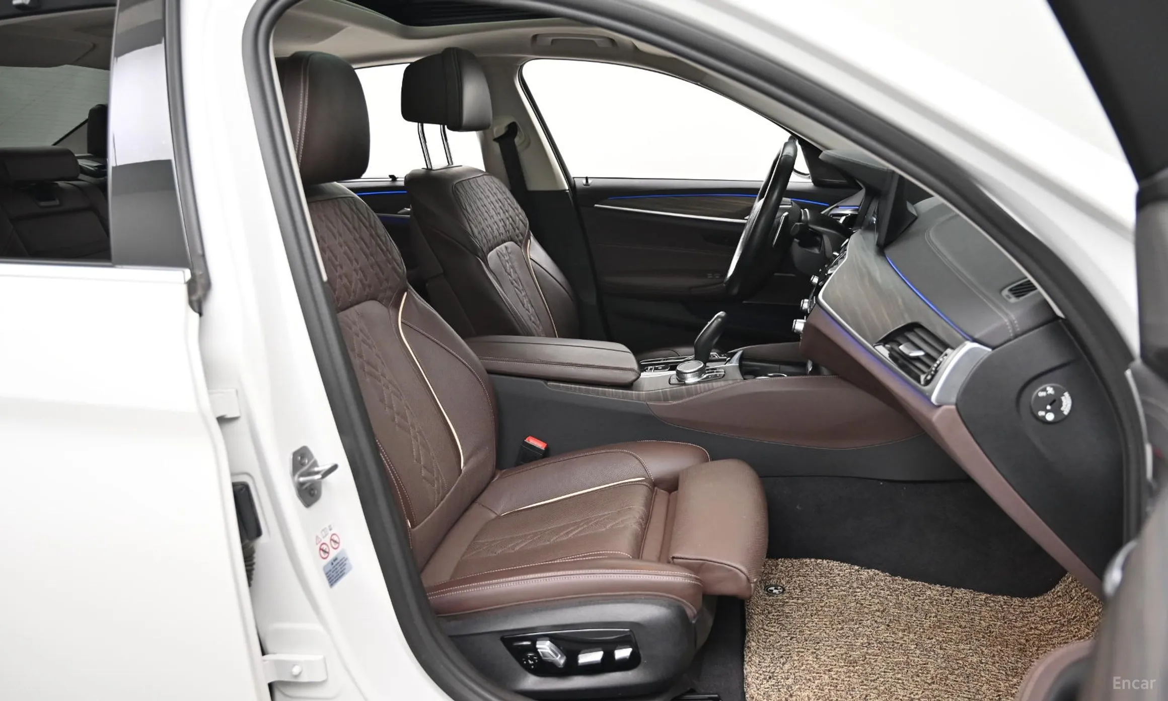 BMW 5 Series (G30) превью 10