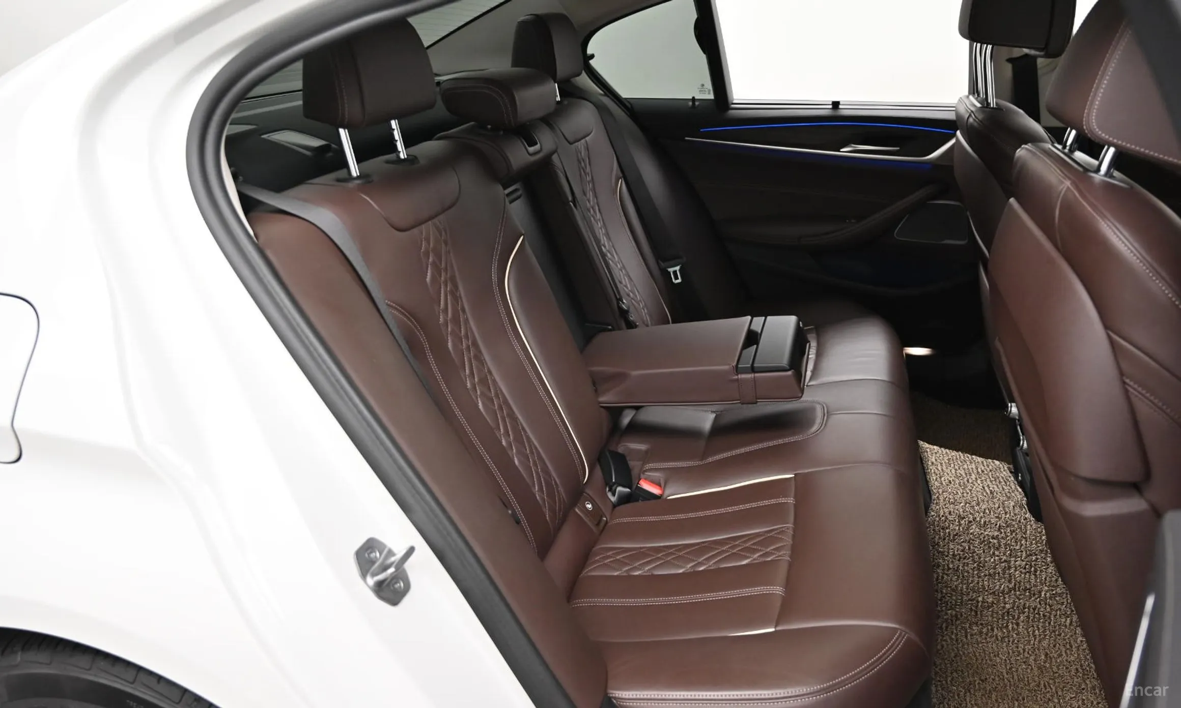 BMW 5 Series (G30) превью 12