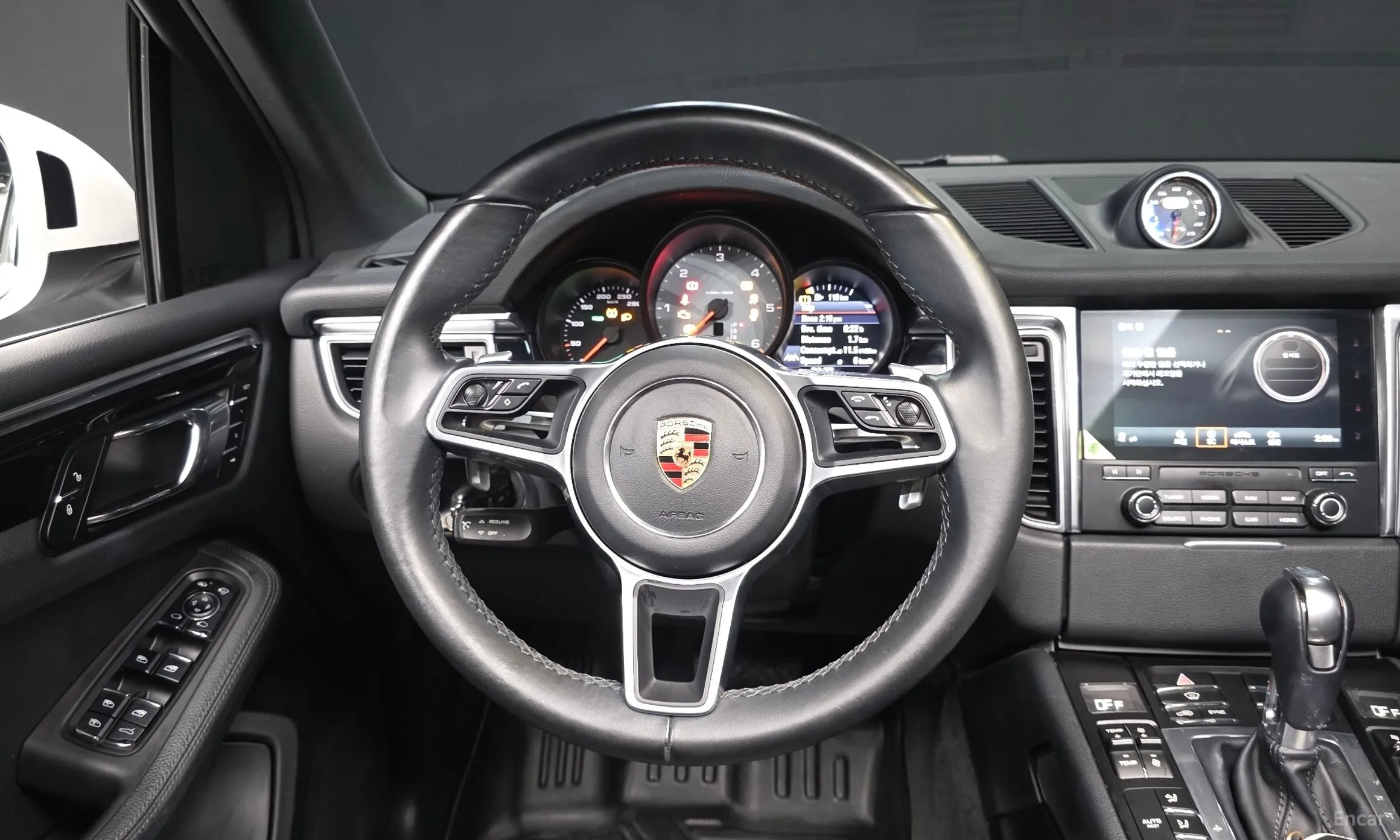Porsche Macan превью 13