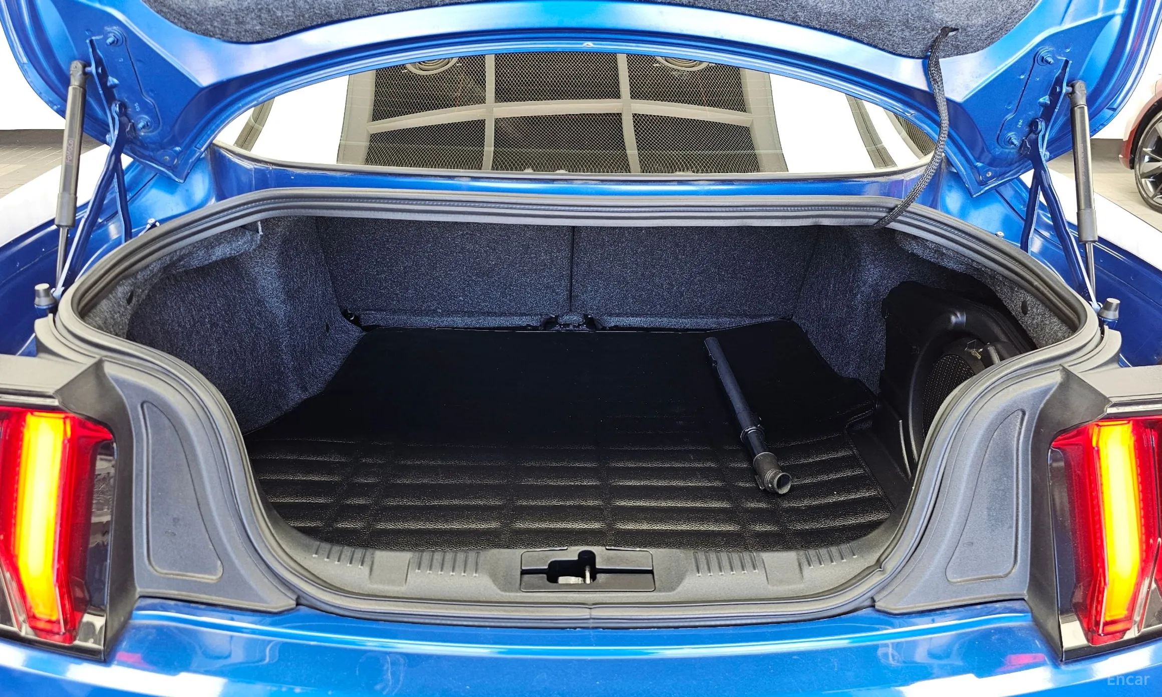 Ford Mustang превью 20