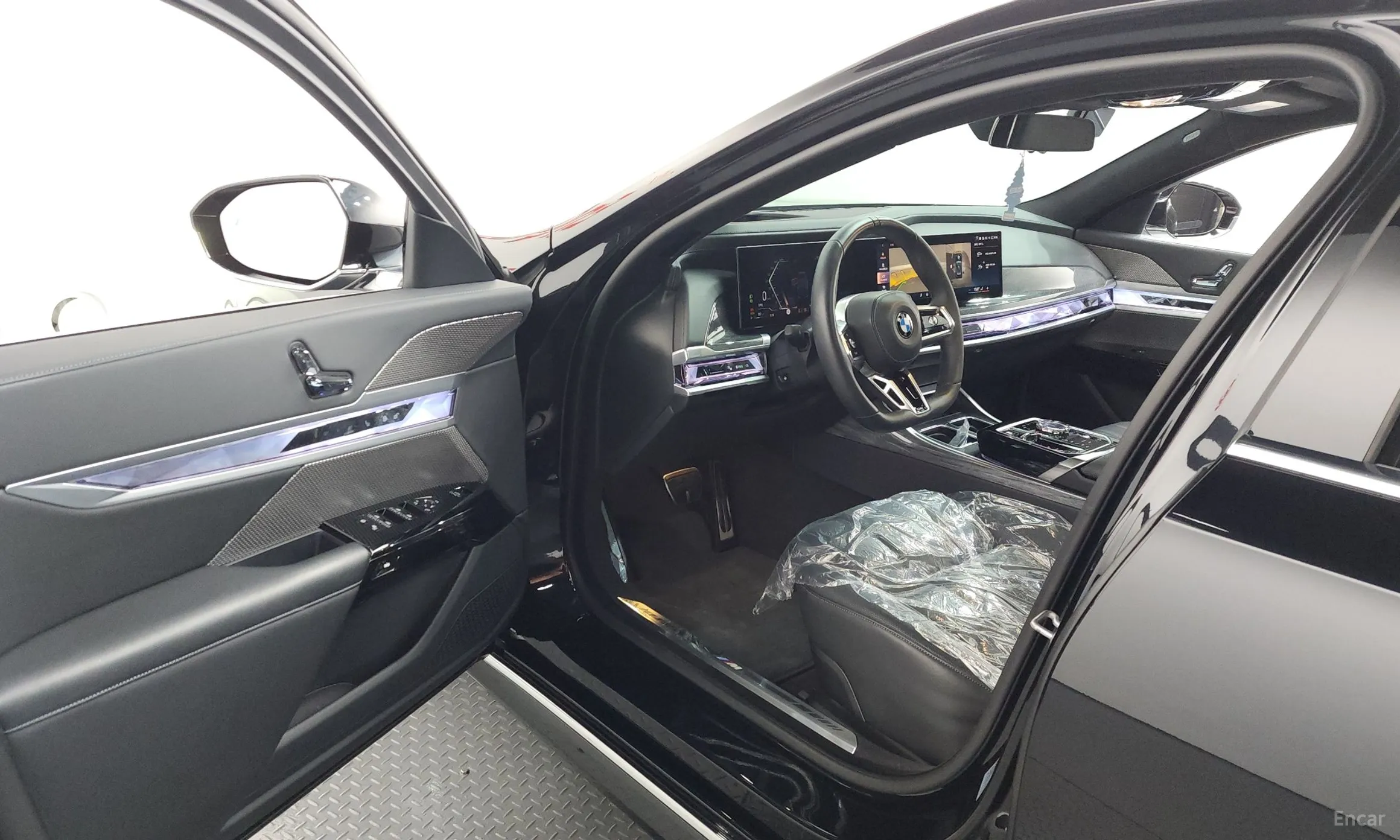 BMW 7 Series (G70) превью 10