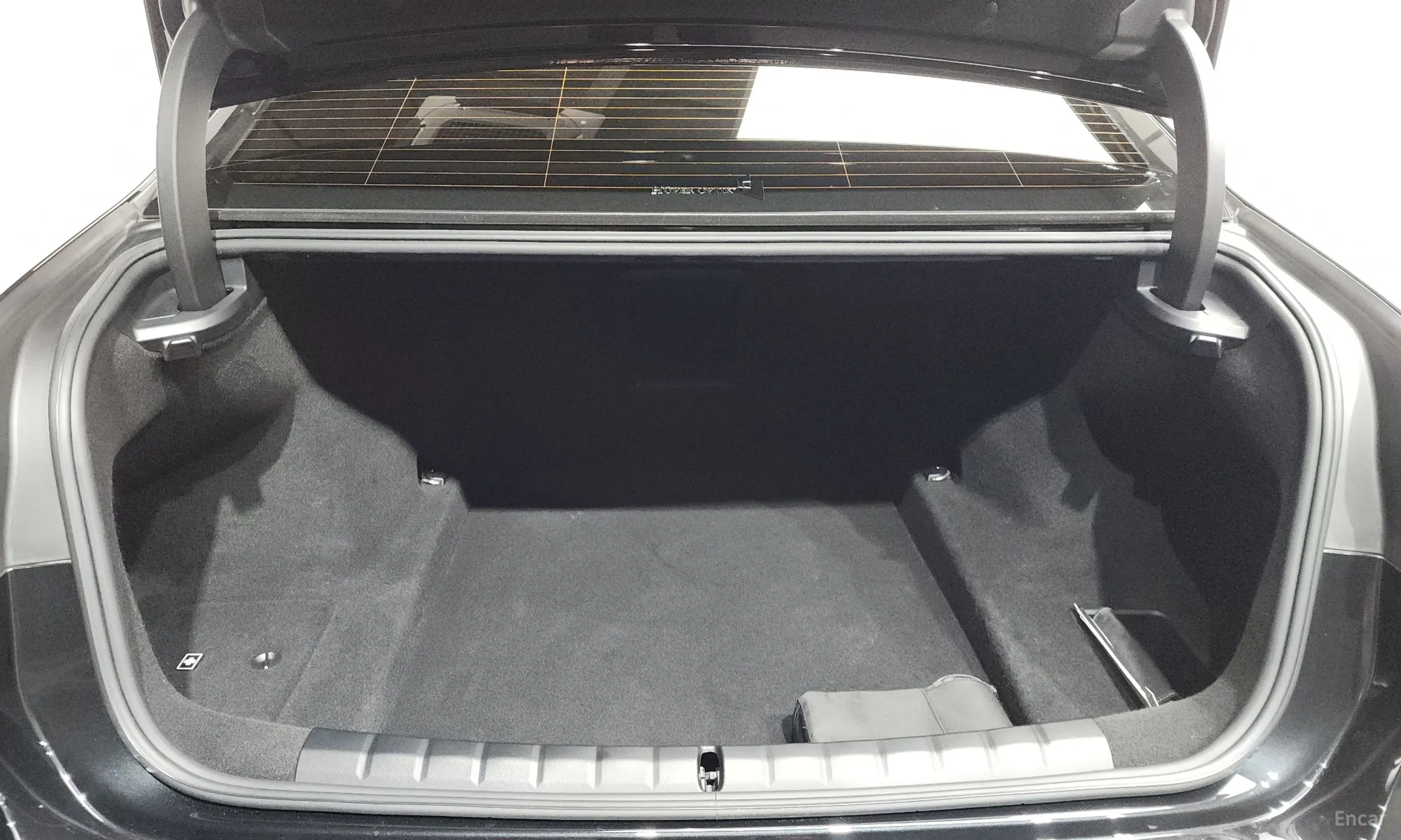 BMW 7 Series (G70) превью 18