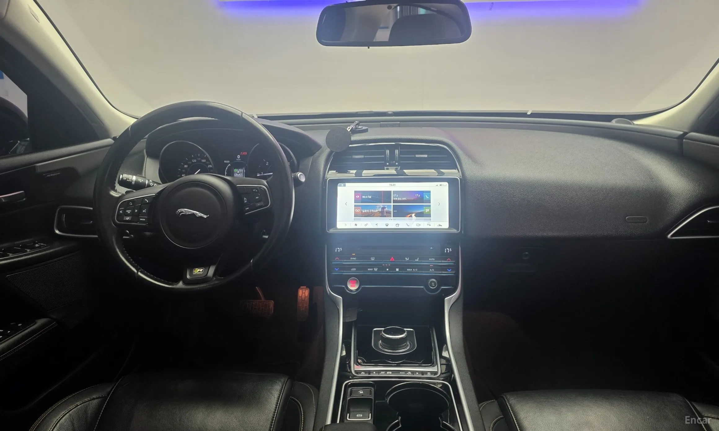 Jaguar XE превью 10