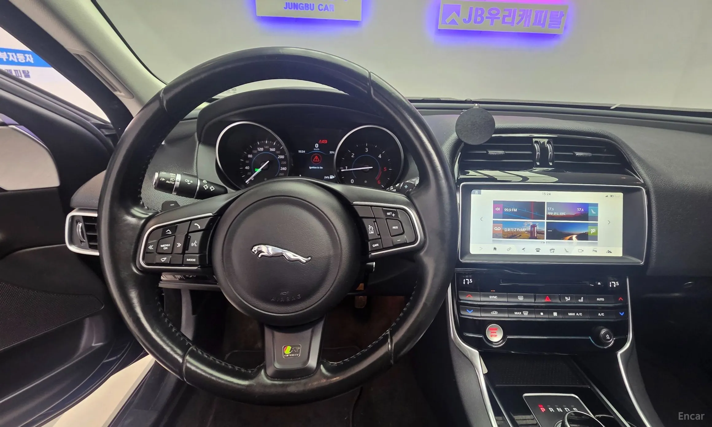 Jaguar XE превью 11