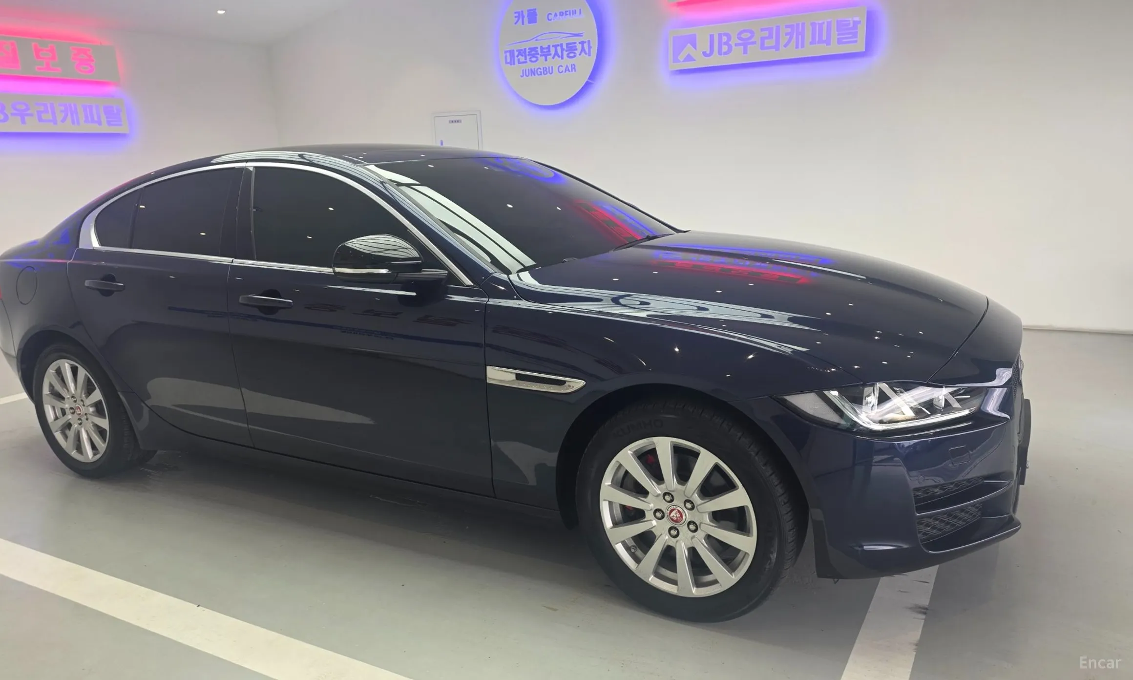 Jaguar XE