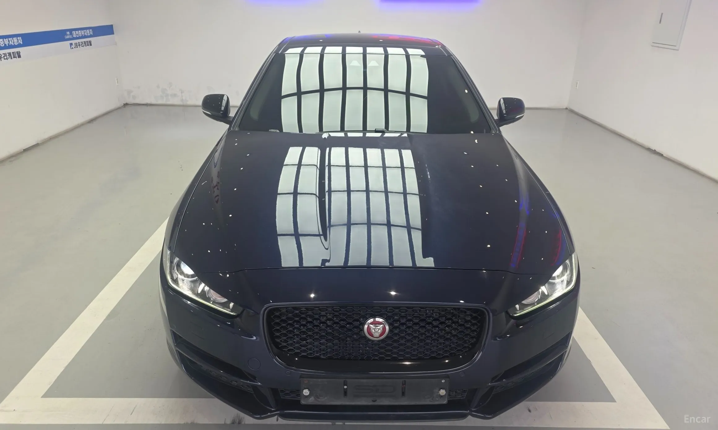 Jaguar XE превью 18