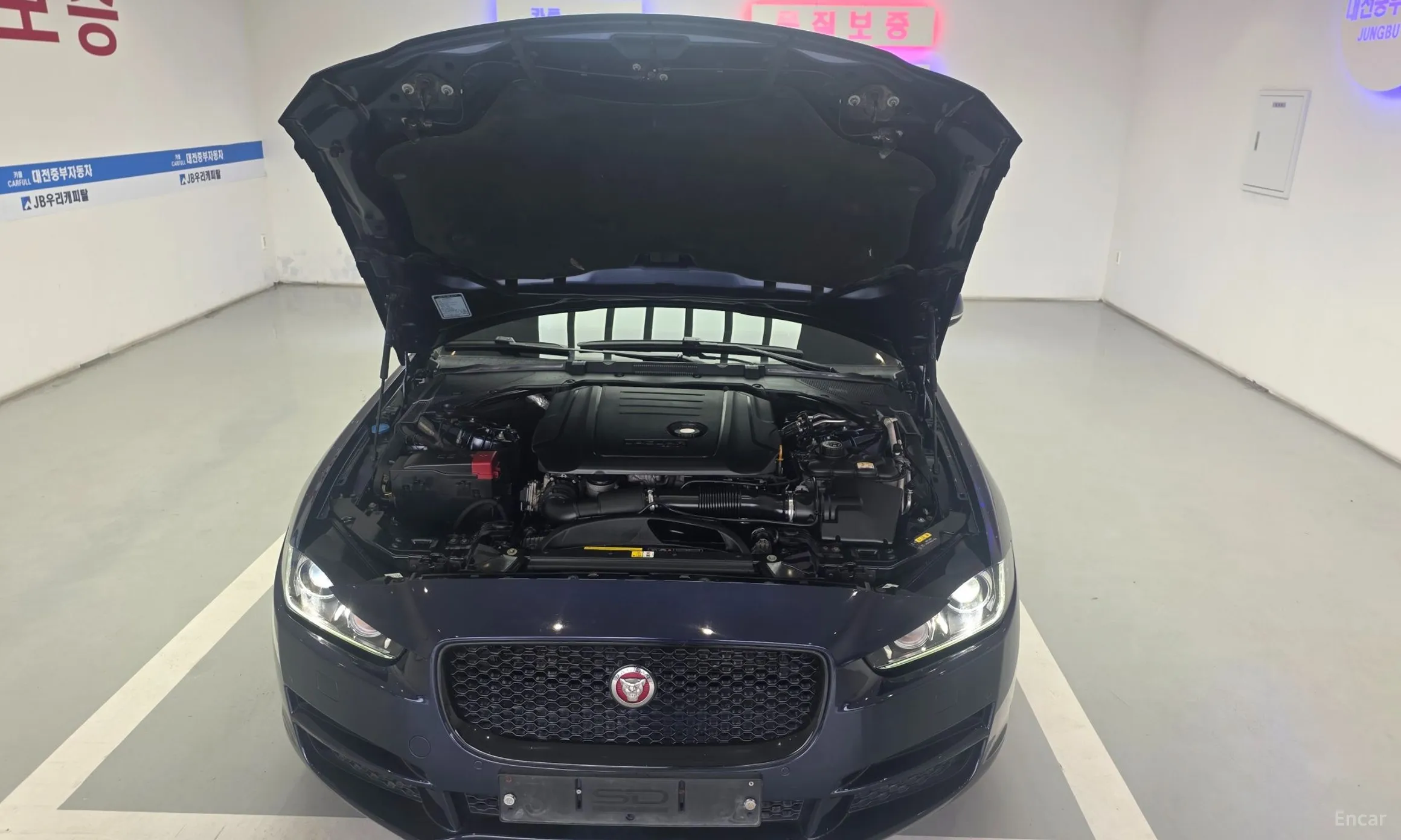 Jaguar XE превью 20