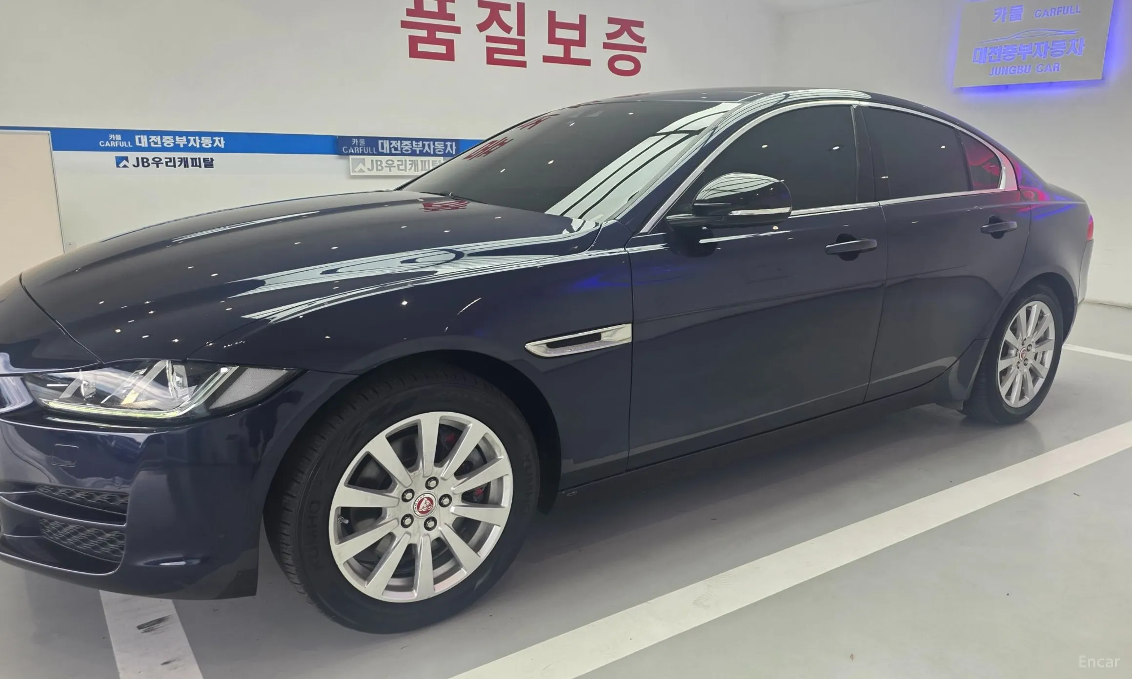 Jaguar XE превью 3