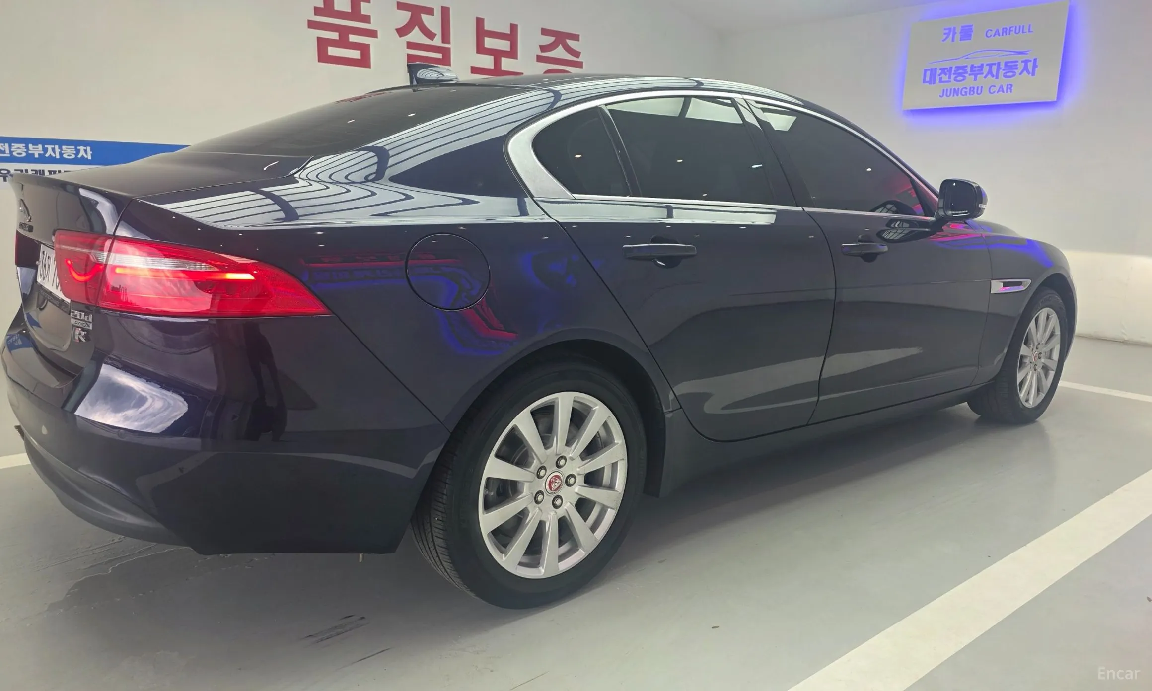 Jaguar XE превью 6