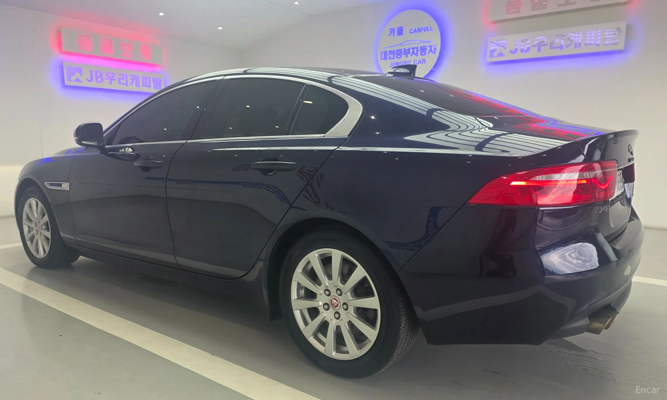 Jaguar XE превью 7
