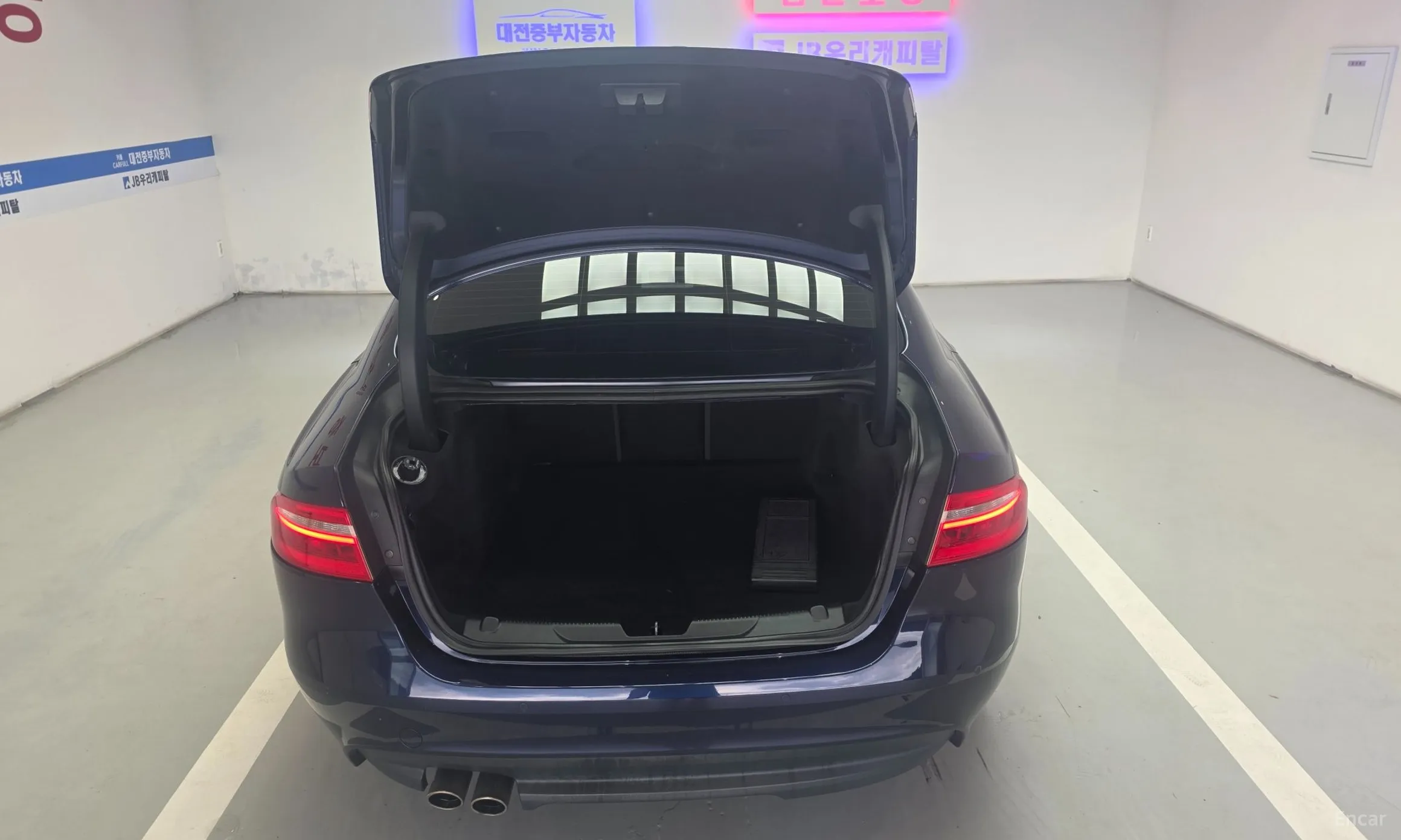 Jaguar XE превью 9