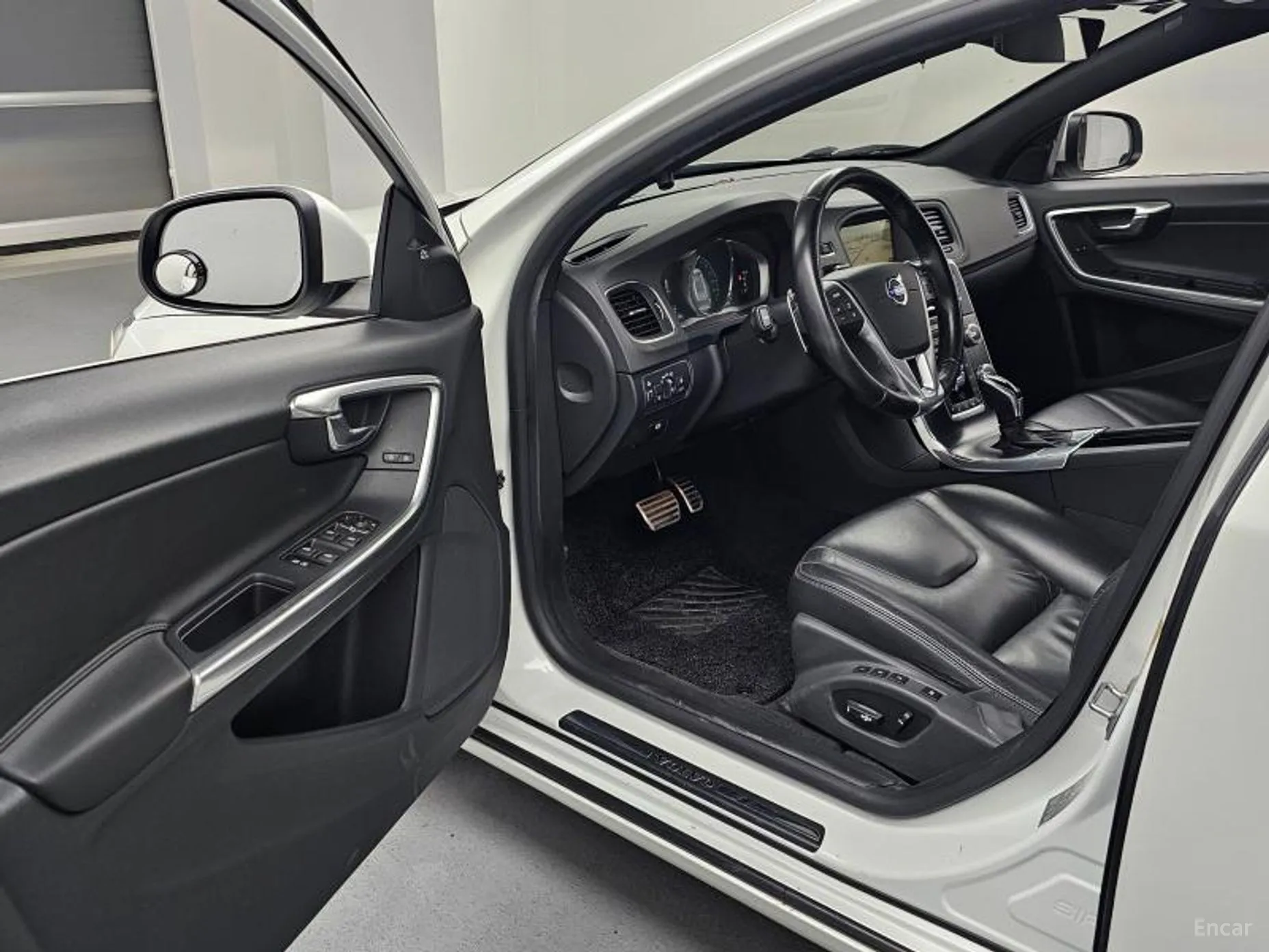 Volvo S60 превью 11