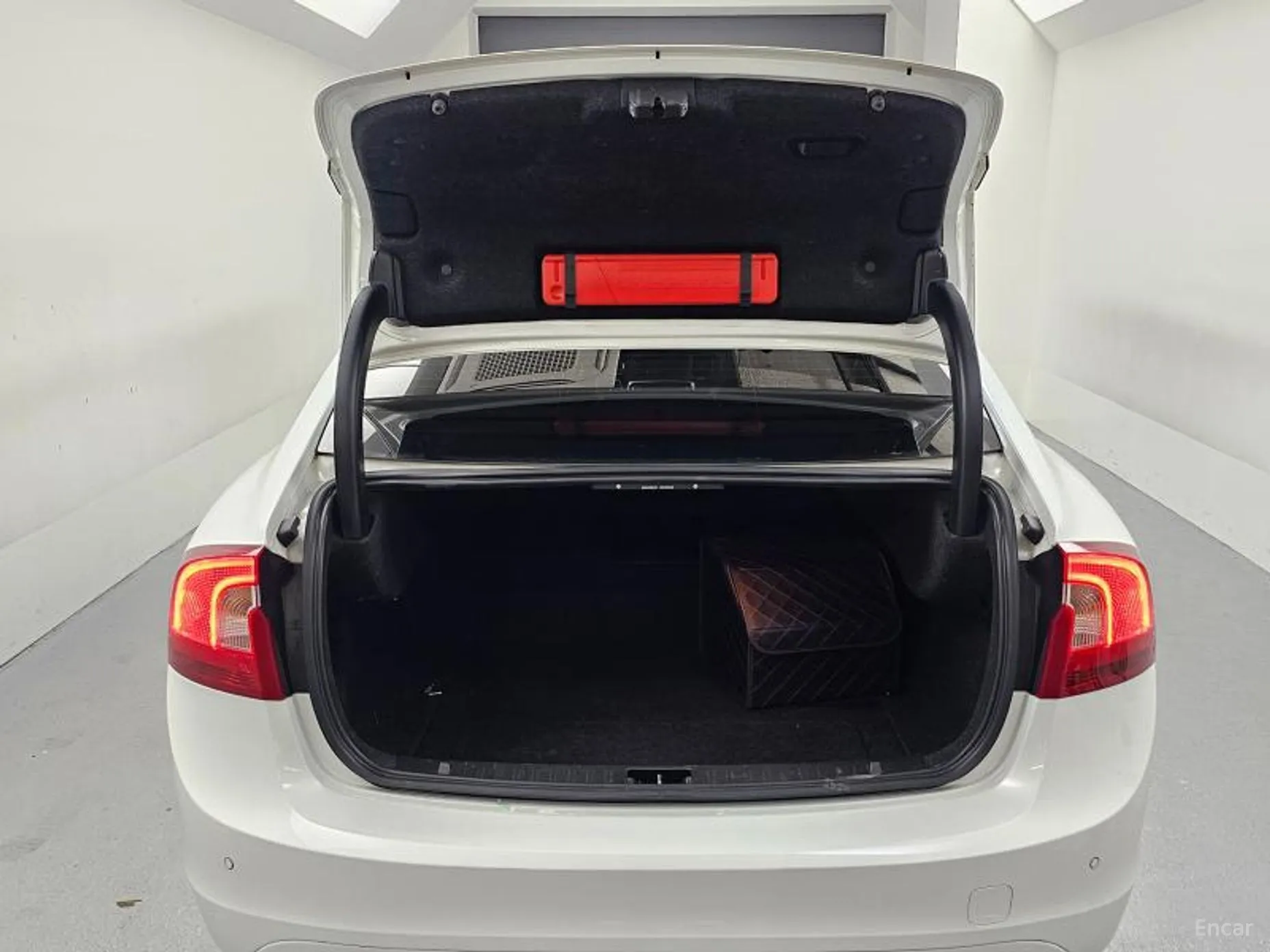 Volvo S60 превью 19