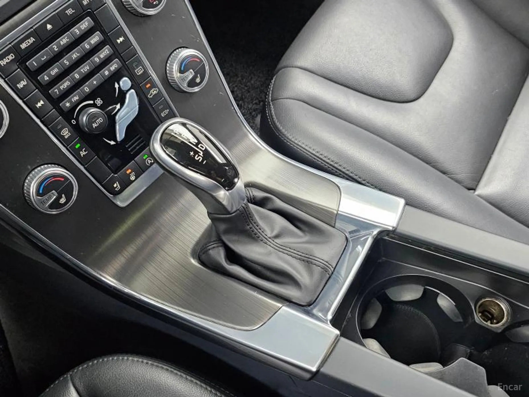 Volvo S60 превью 9