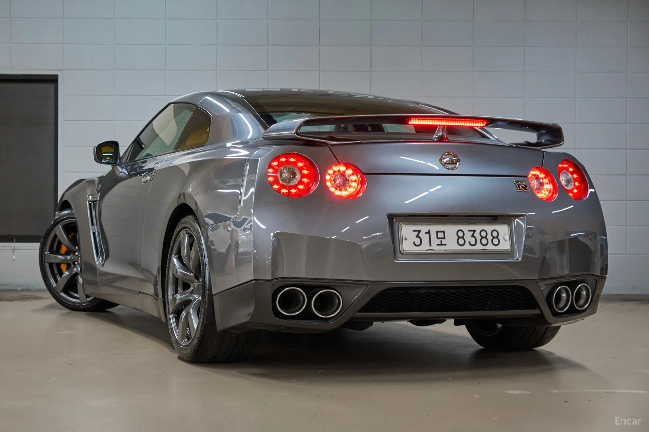 Nissan GT-R превью 20